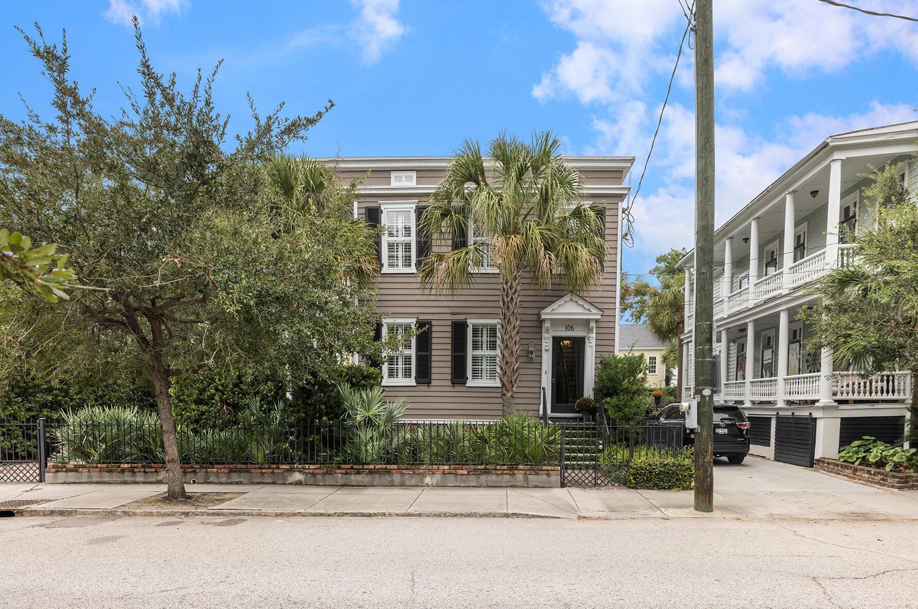 106 Beaufain St, Charleston SC  29401-1728 exterior