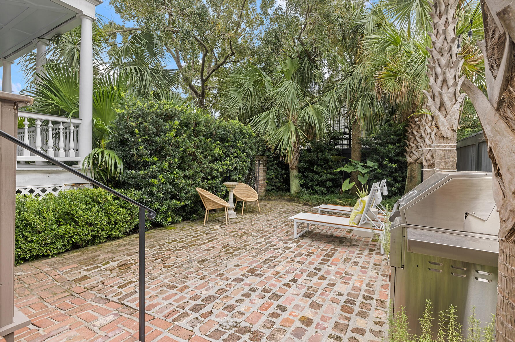 106 Beaufain St, Charleston SC  29401-1728 exterior