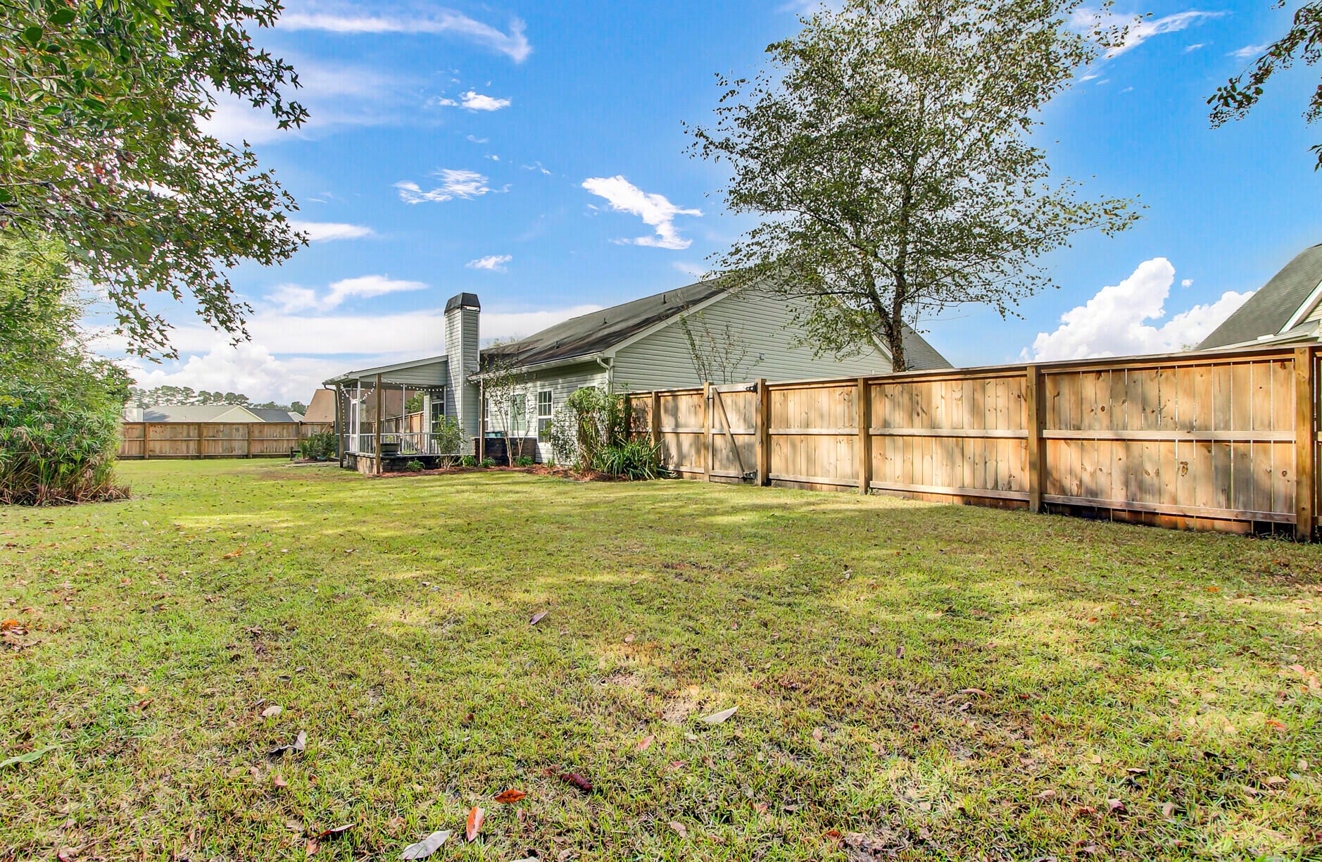 126 Cannonsmill Ln, Summerville SC  29485-6409 exterior