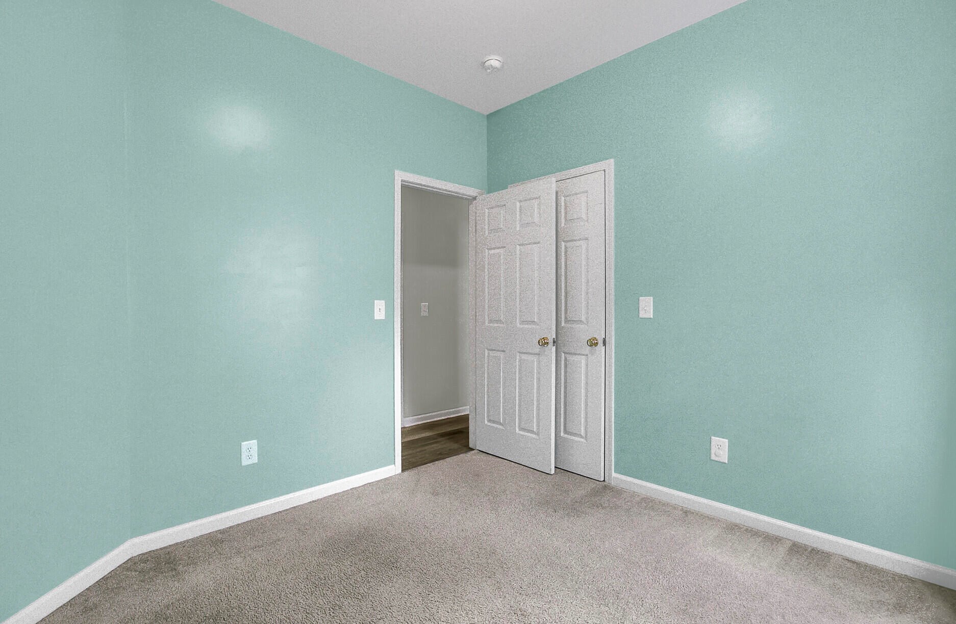 126 Cannonsmill Ln, Summerville SC  29485-6409 exterior