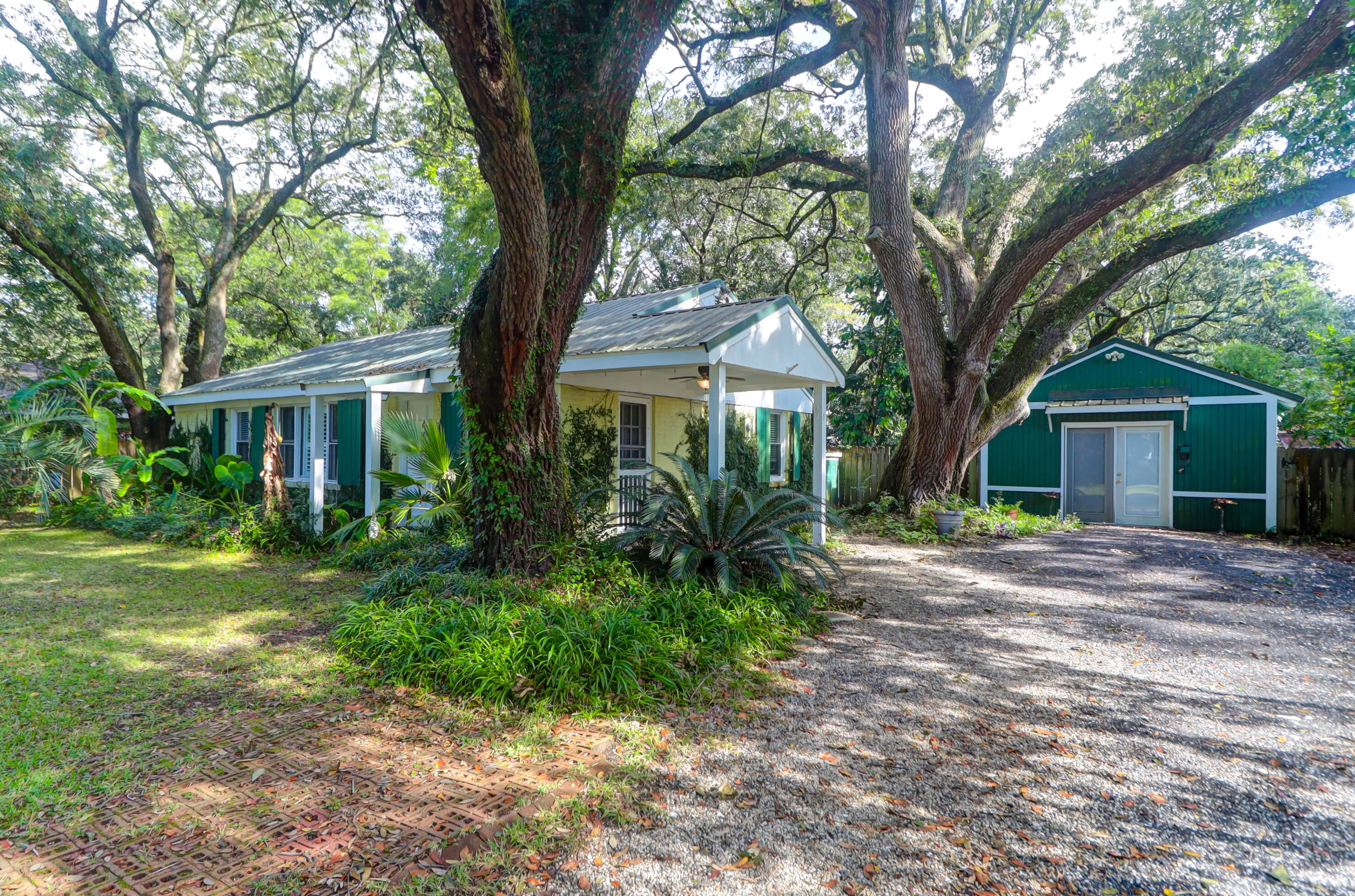 1444 Pocahontas St, Mount Pleasant, SC 29464