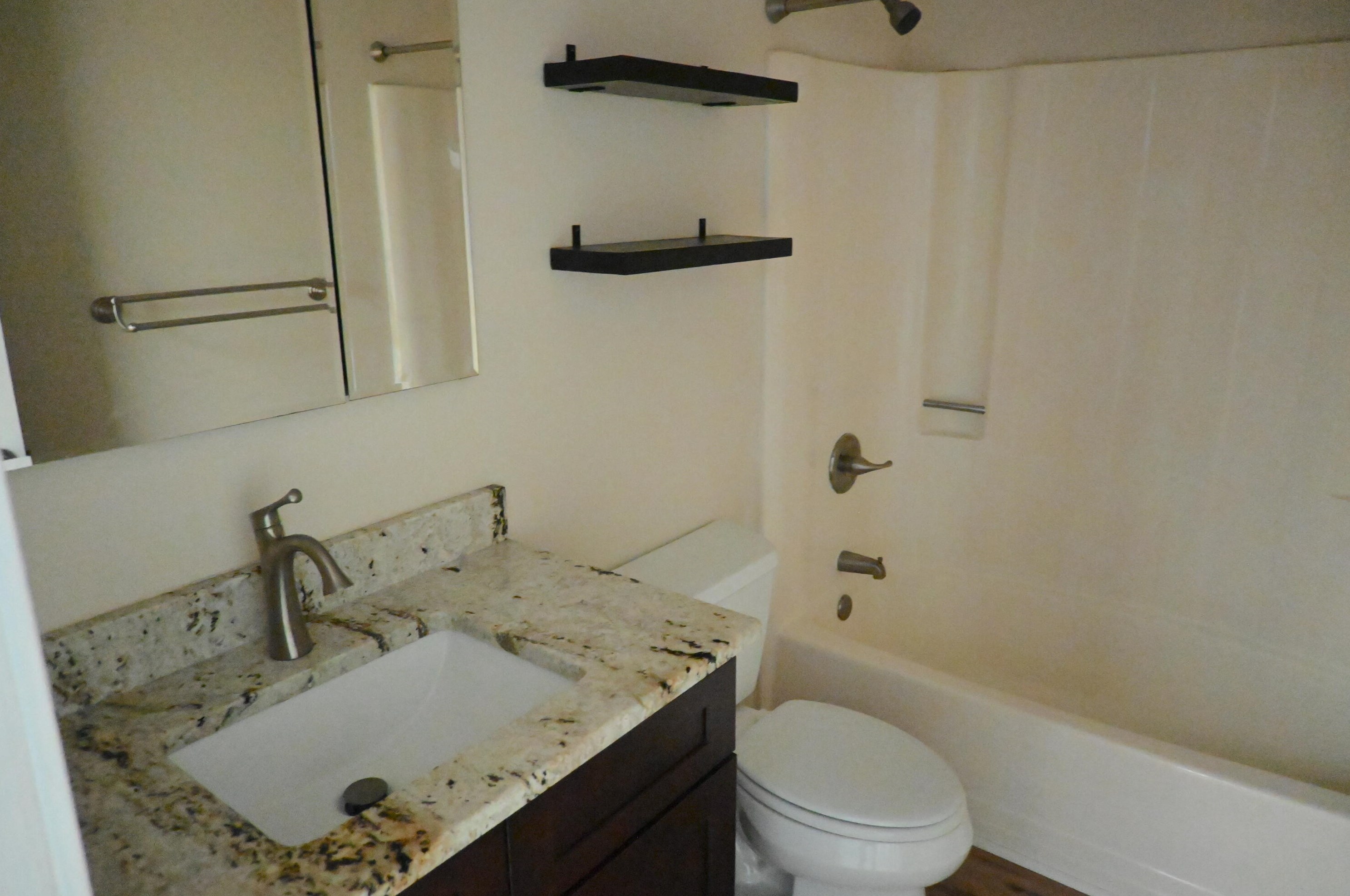 205 Hamlet Rd, Summerville SC  29485-5256 exterior