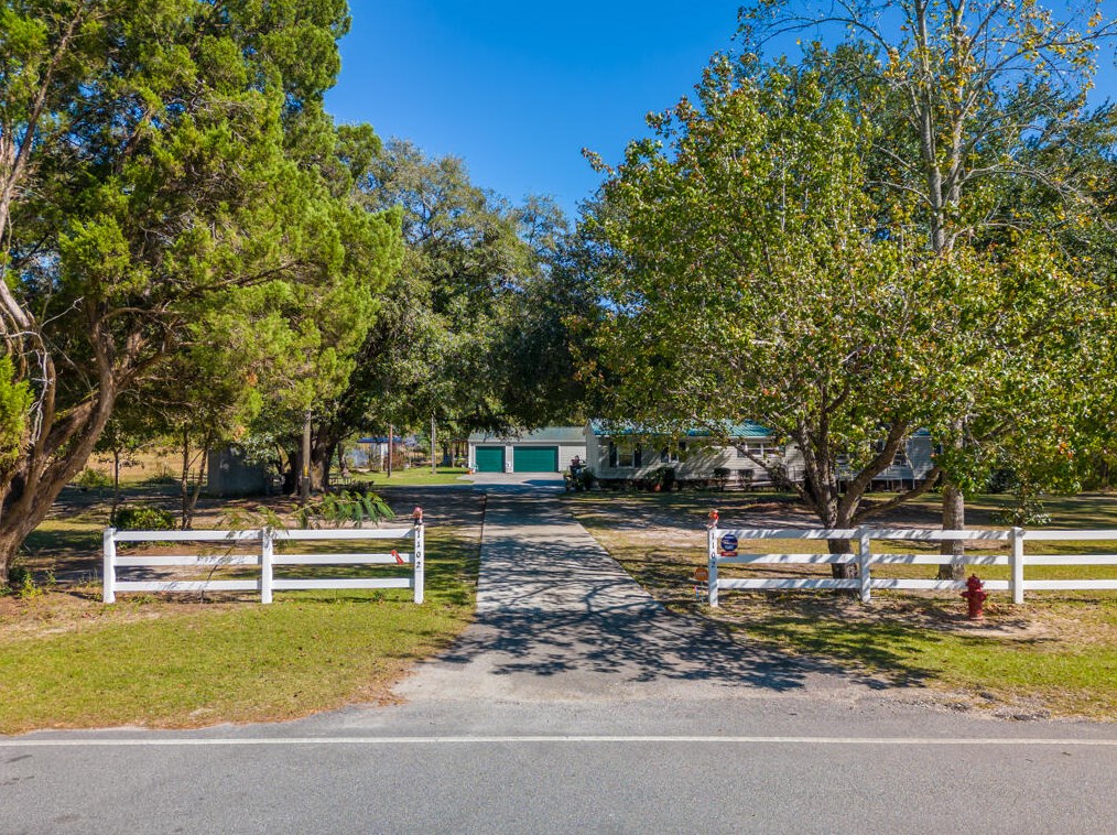 1102 Long Acre Dr, Bonneau, SC 29431