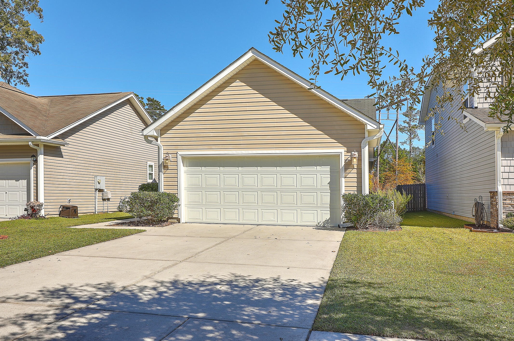8760 Shadowglen Dr, Charleston, SC 29420-8358
