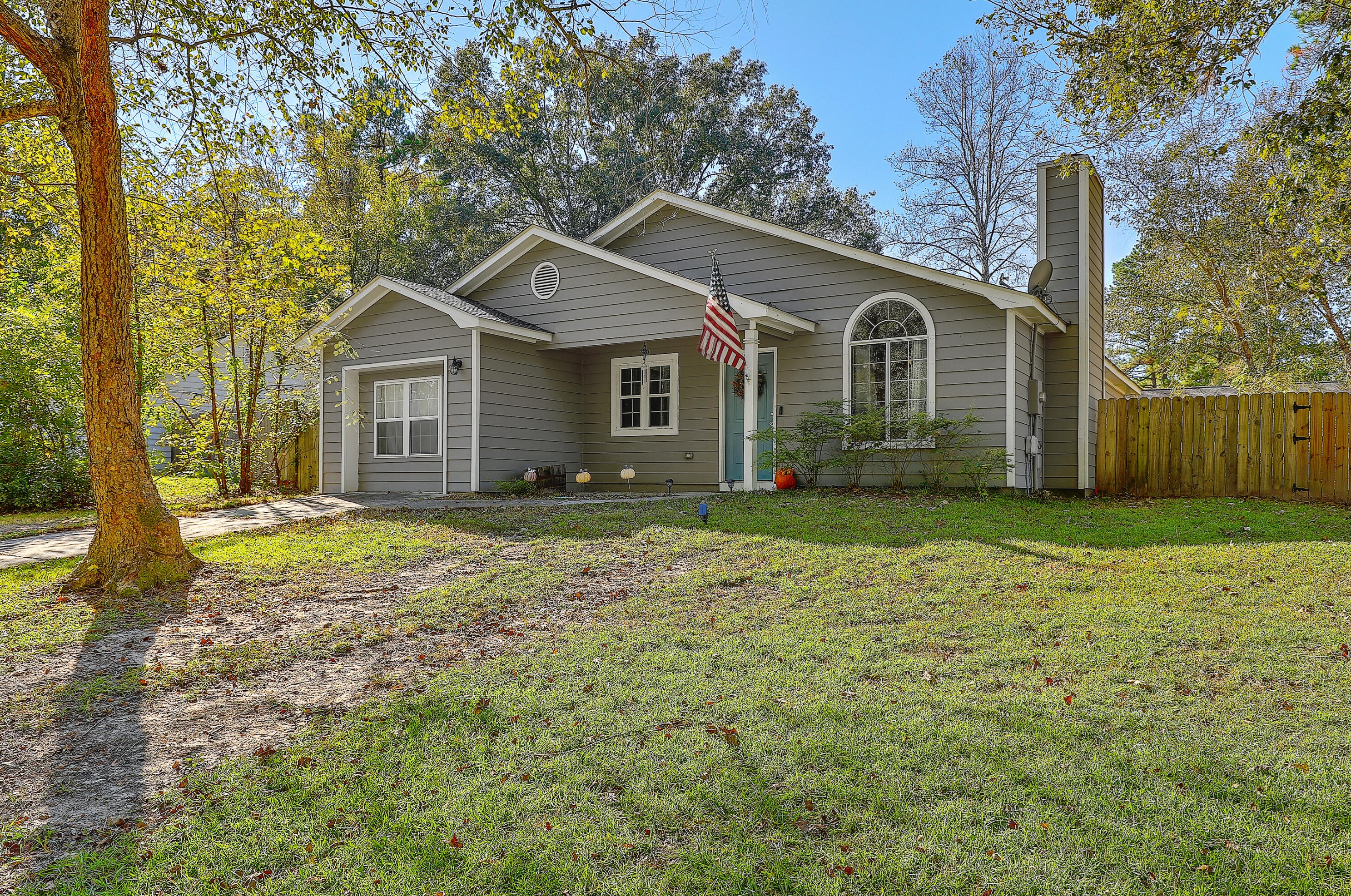 402 White Church Ln, Summerville, SC 29485