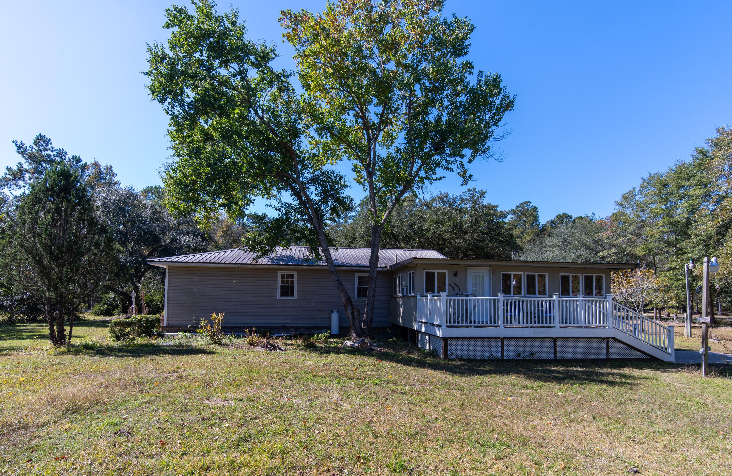 1514 Church Street E, Bonneau, SC 29431