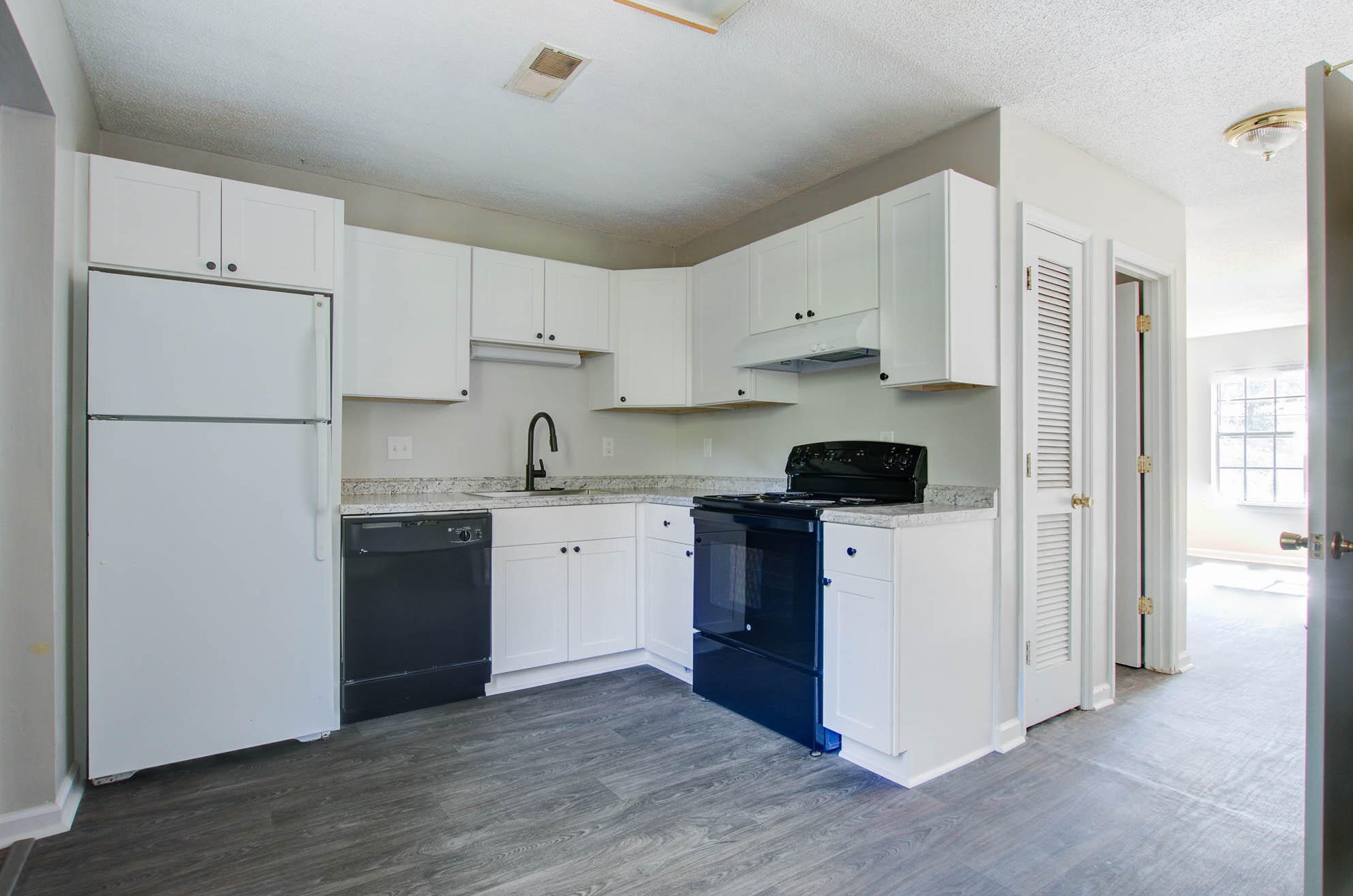 300 Crestview Dr #a, Summerville, SC 29485