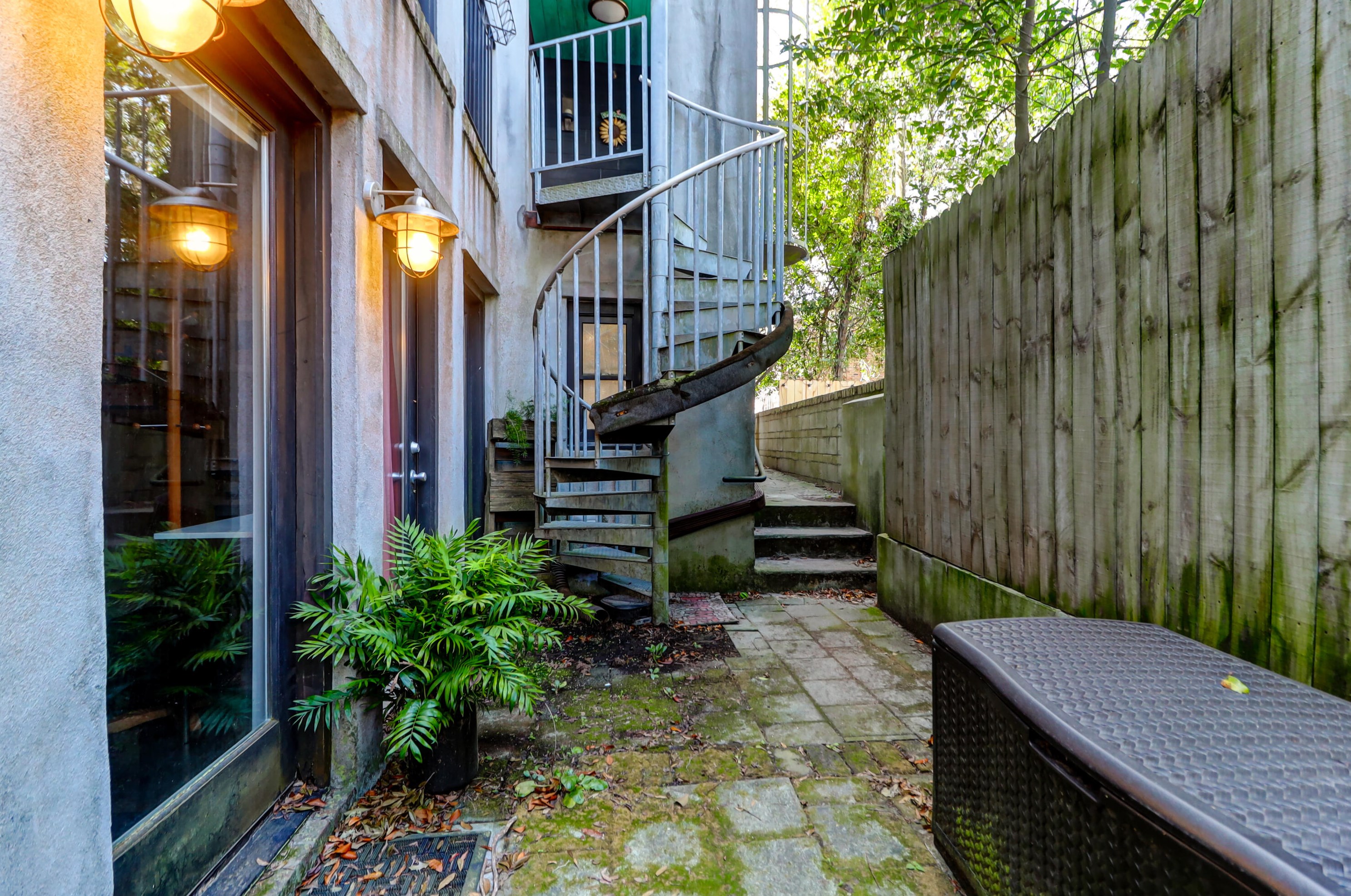 2 Francis St, Charleston SC  29403-4977 exterior