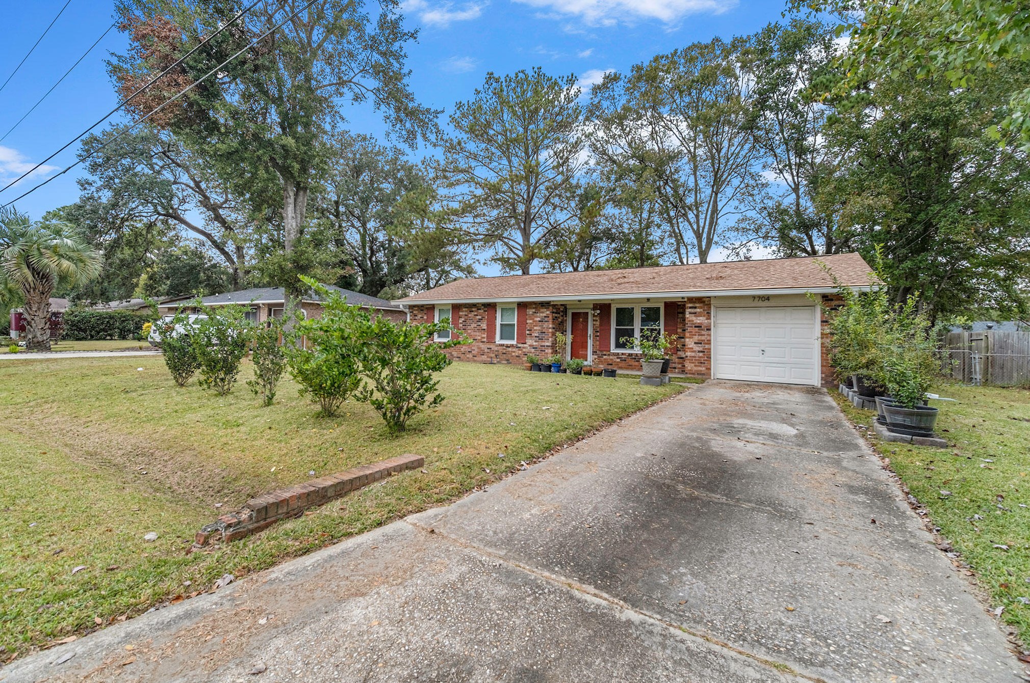 7704 Nellview Dr, Charleston, SC 29418-3238
