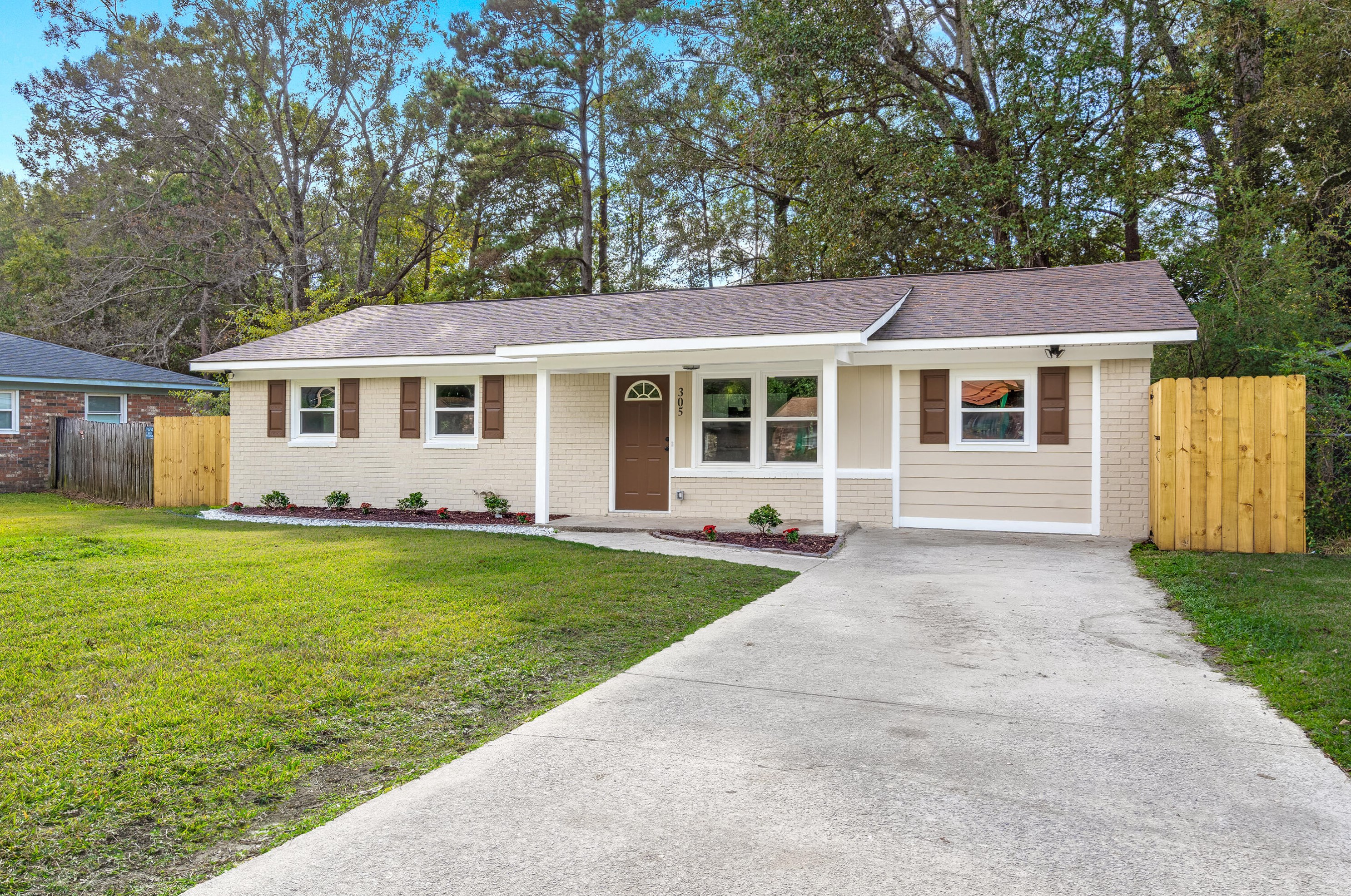 305 Elliott Dr, Ladson, SC 29456