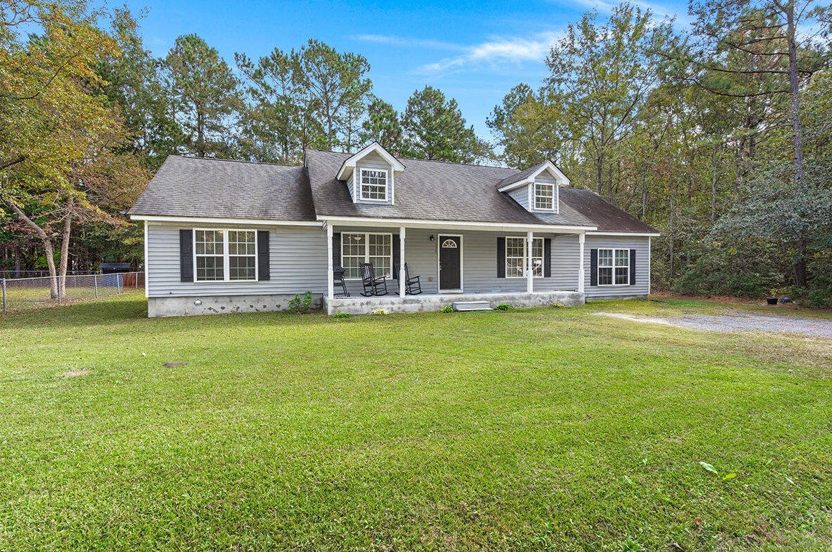 130 Dawsey Dr, Bonneau, SC 29431-8673