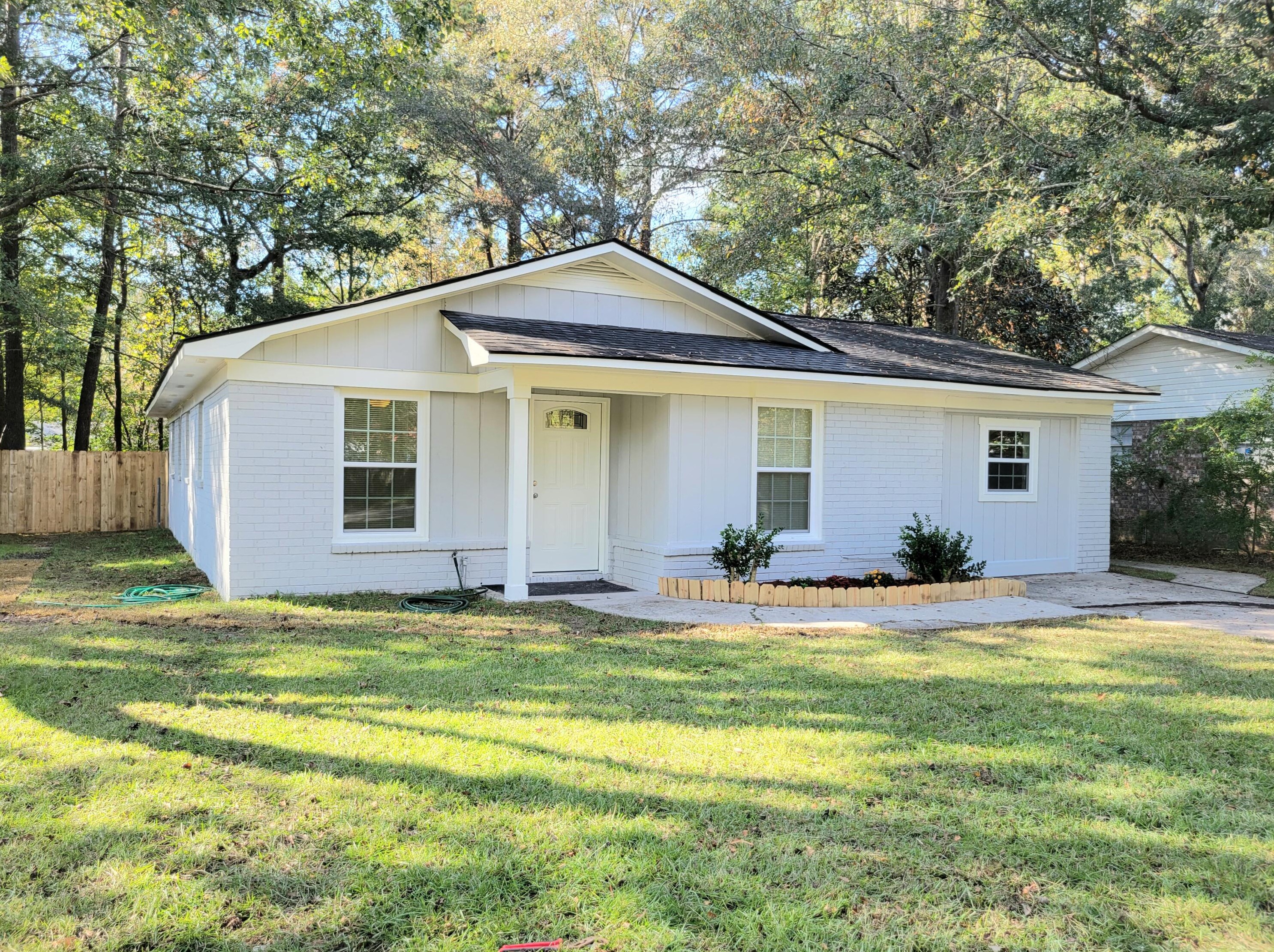 215 Elliott Dr, Ladson, SC 29456