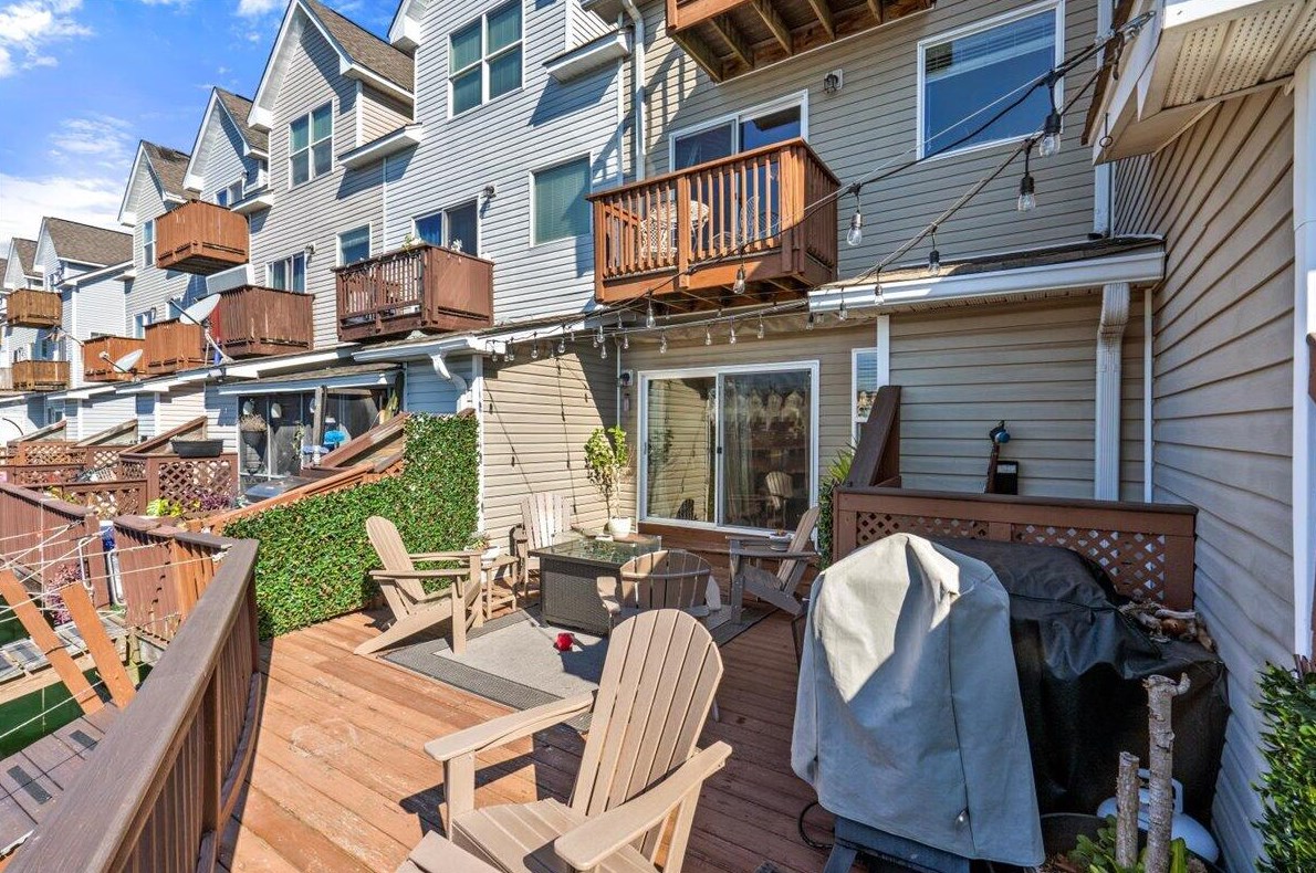 4975 Lk Palmetto Ln, Charleston SC 29418-5991 exterior