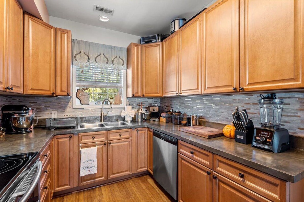 4975 Lk Palmetto Ln, Charleston SC 29418-5991 exterior