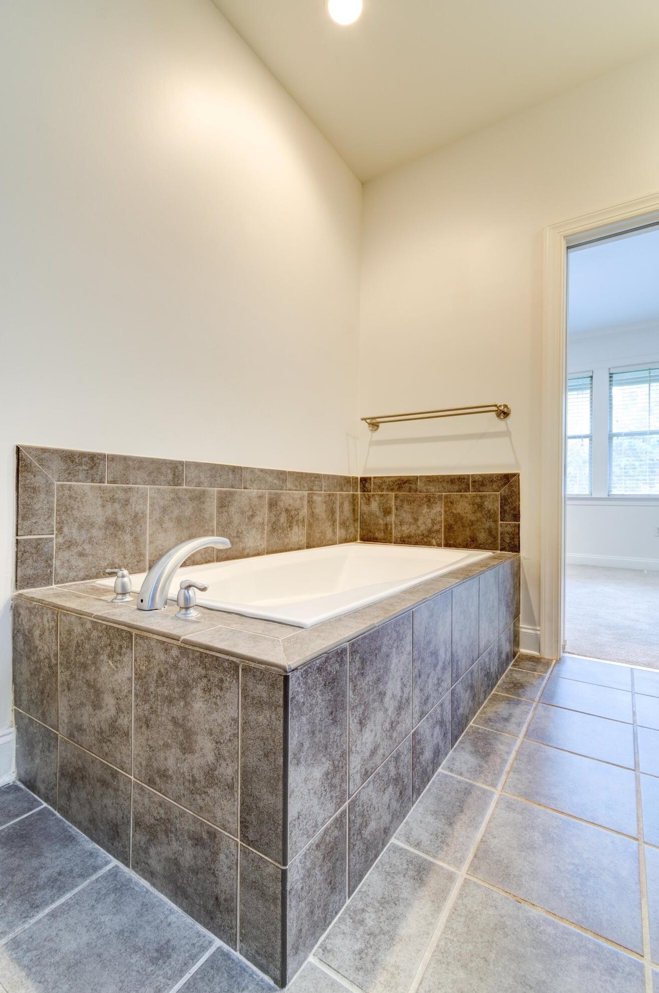 5520 Colonial Chatsworth Cir, Charleston SC  29418-2752 exterior