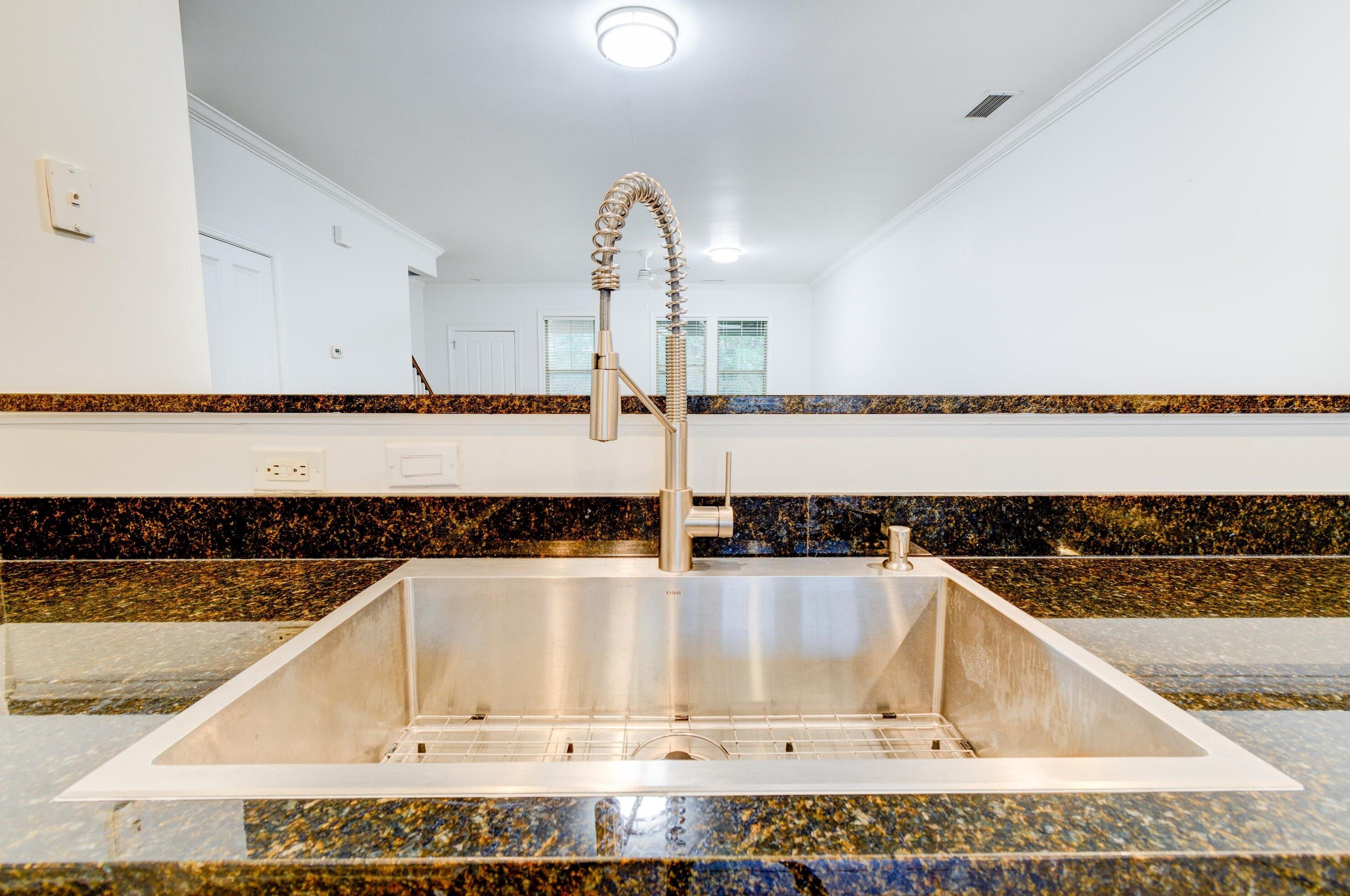 5520 Colonial Chatsworth Cir, Charleston SC  29418-2752 exterior