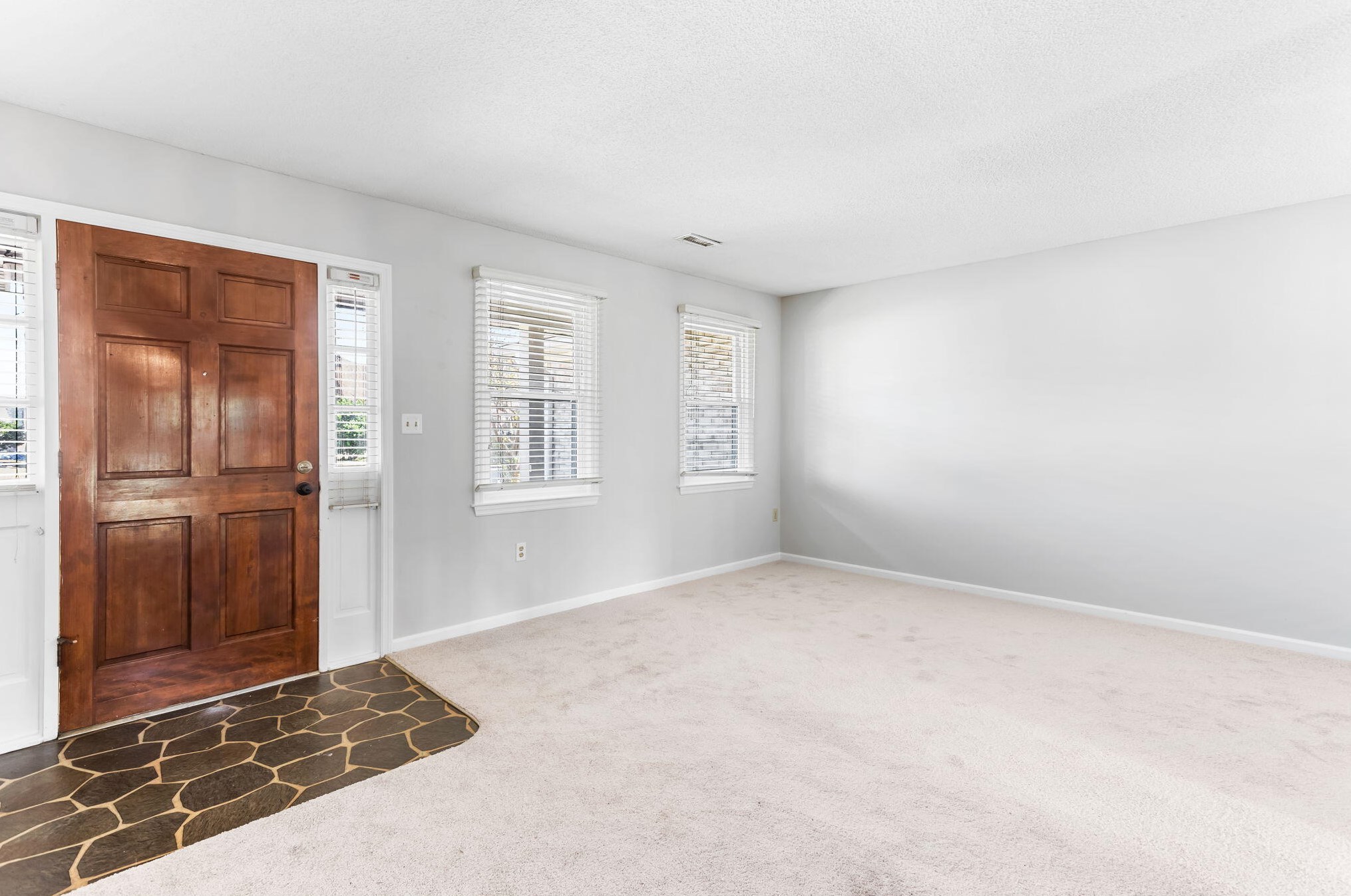 5567 Evelyn Dr, Charleston, SC 29418-5408