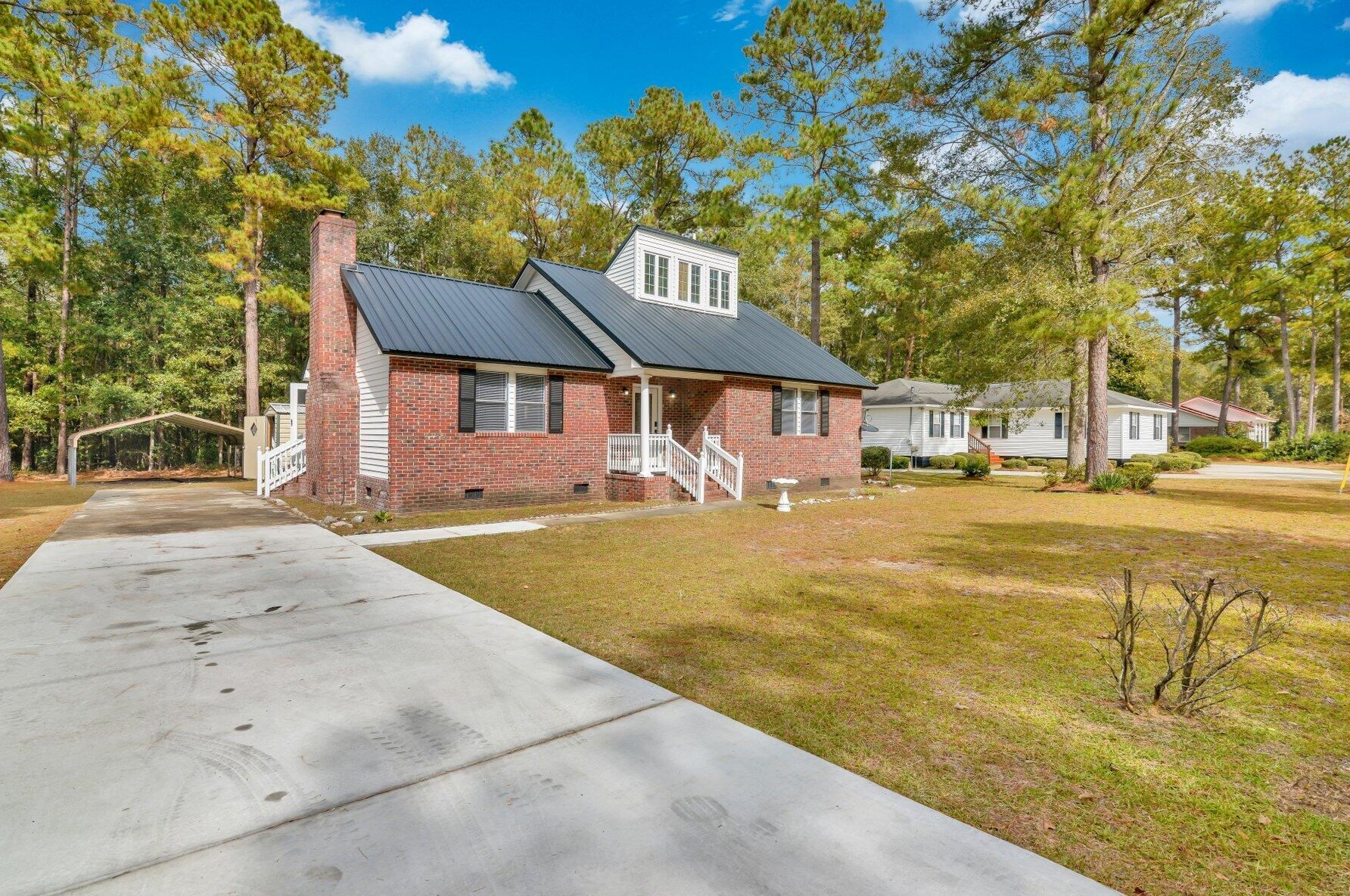 367 Emerald St, Walterboro, SC 29488-8141
