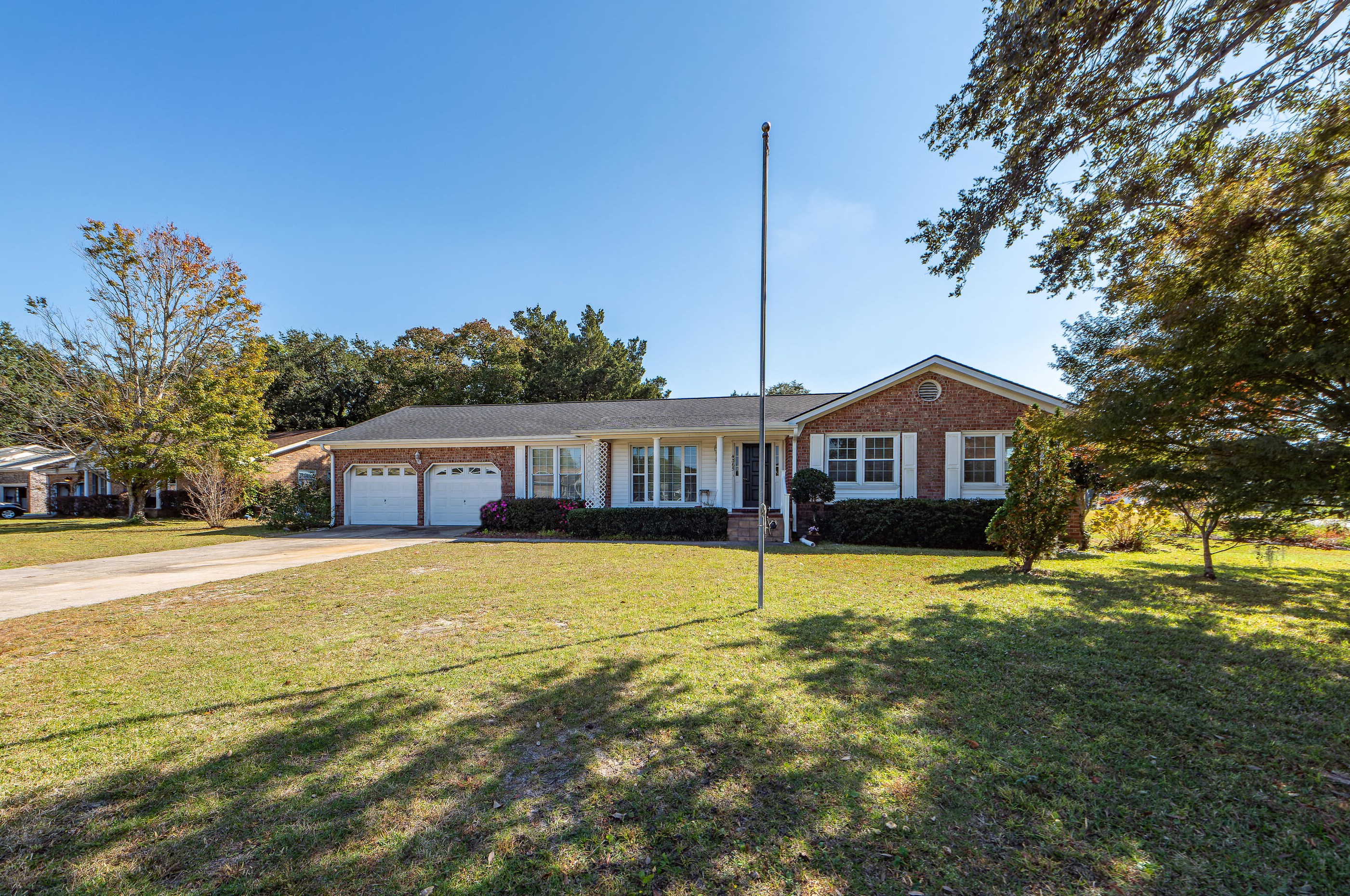 4365 Helene Dr, Charleston, SC 29418-5723