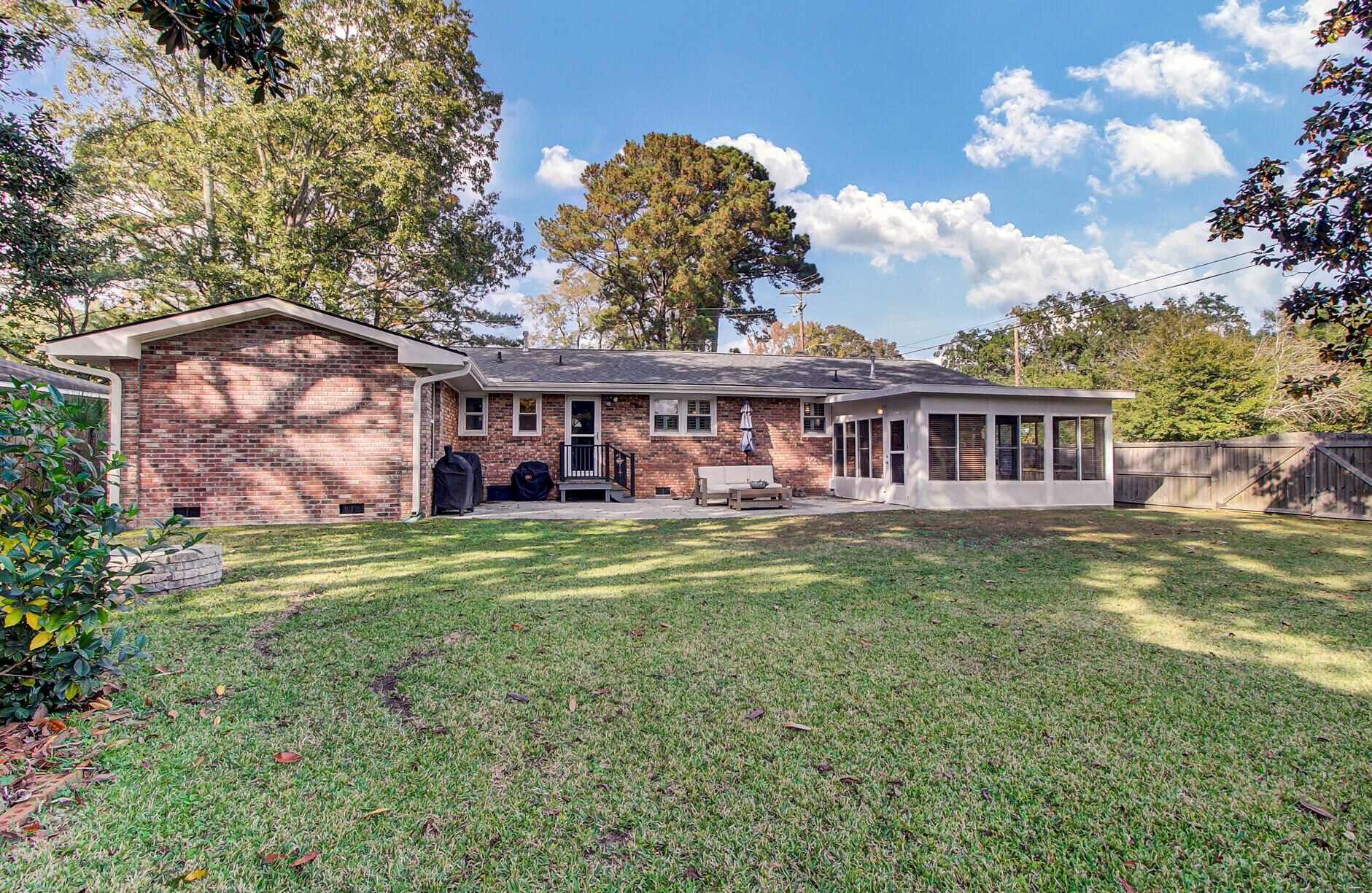 1103 Byron Rd, Charleston SC  29407-7011 exterior