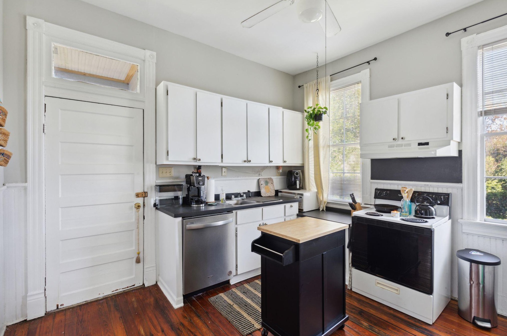 318 Sumter St, Charleston SC 29403-4612 exterior