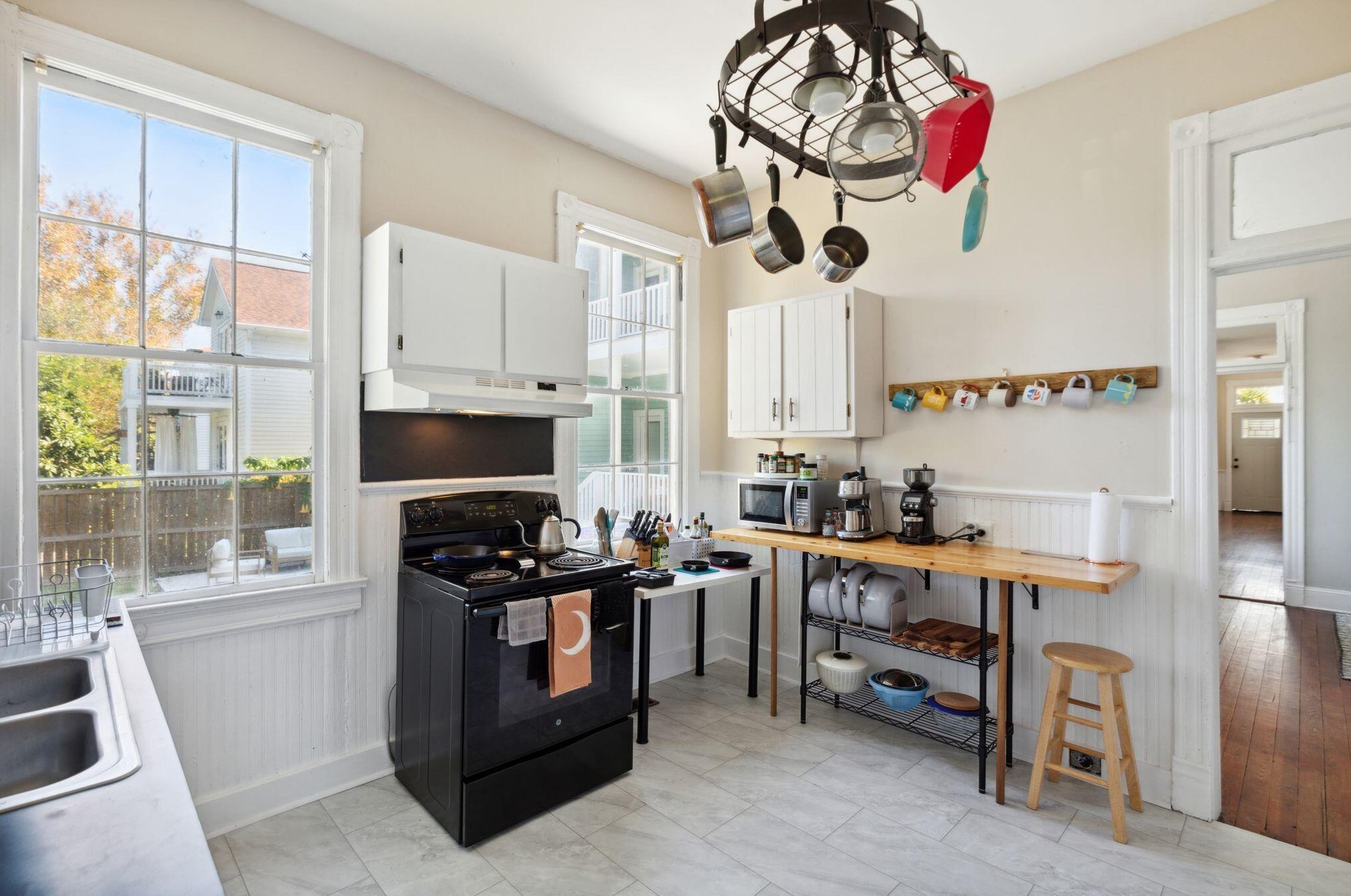 318 Sumter St, Charleston SC 29403-4612 exterior