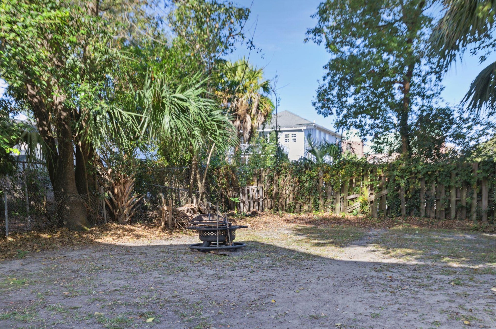 318 Sumter St, Charleston SC 29403-4612 exterior