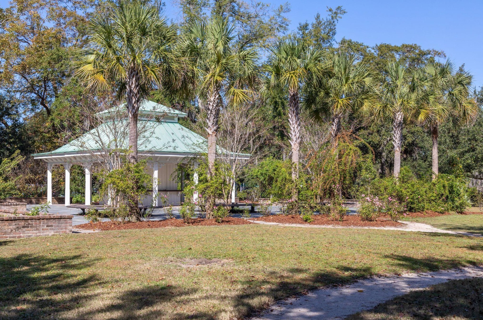 318 Sumter St, Charleston SC 29403-4612 exterior