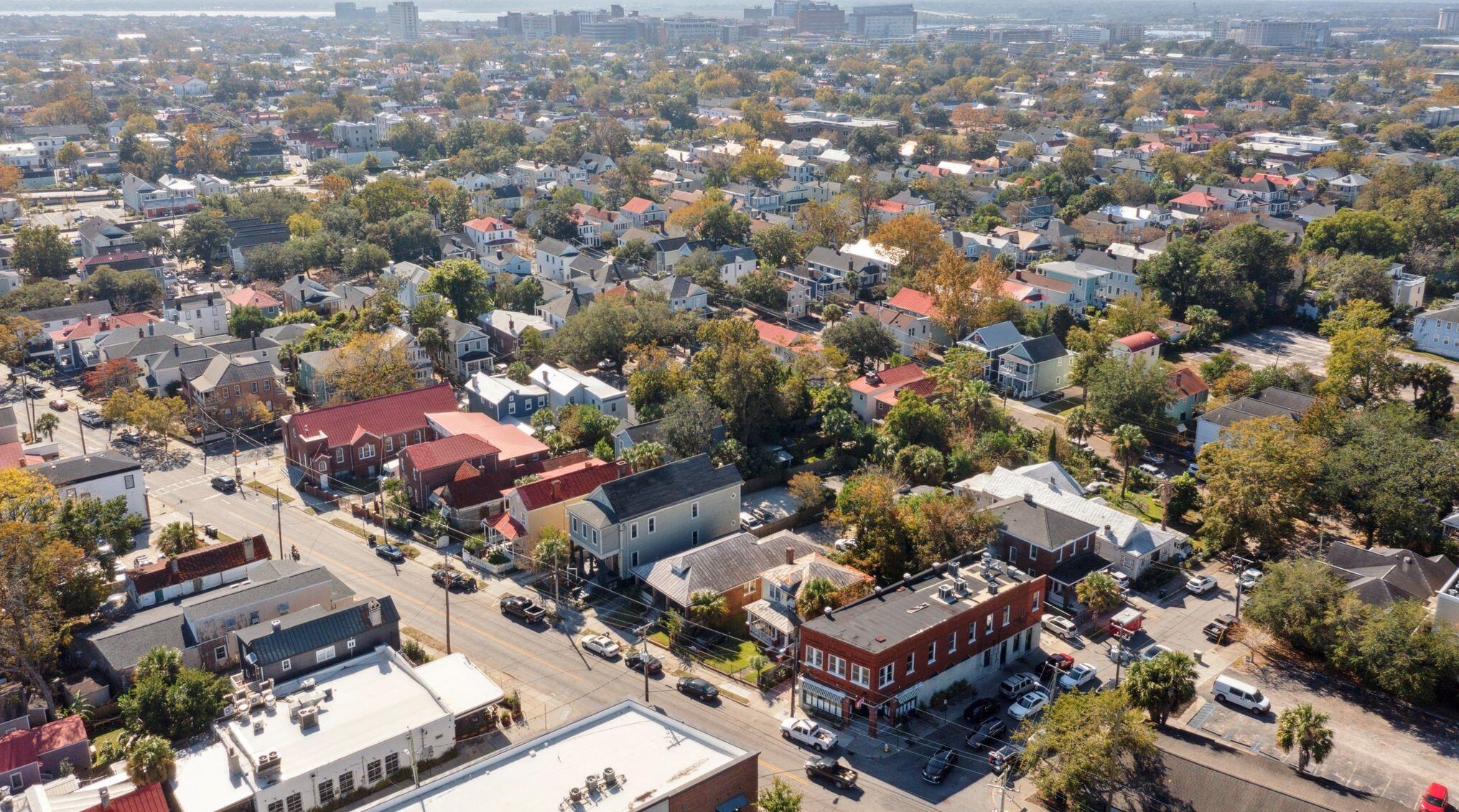 318 Sumter St, Charleston SC 29403-4612 exterior