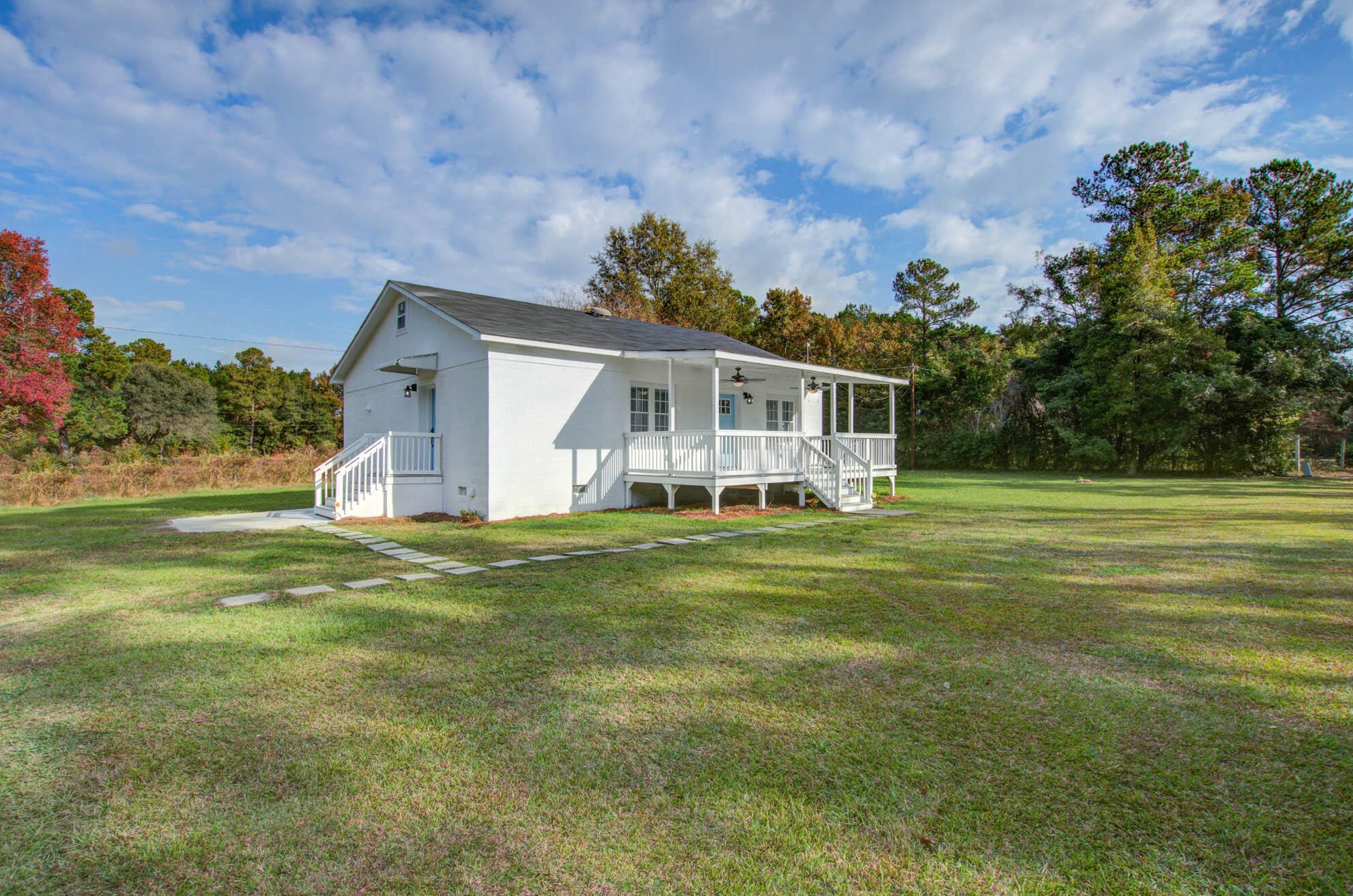 306 Deliverance Dr, Eutawville, SC 29048