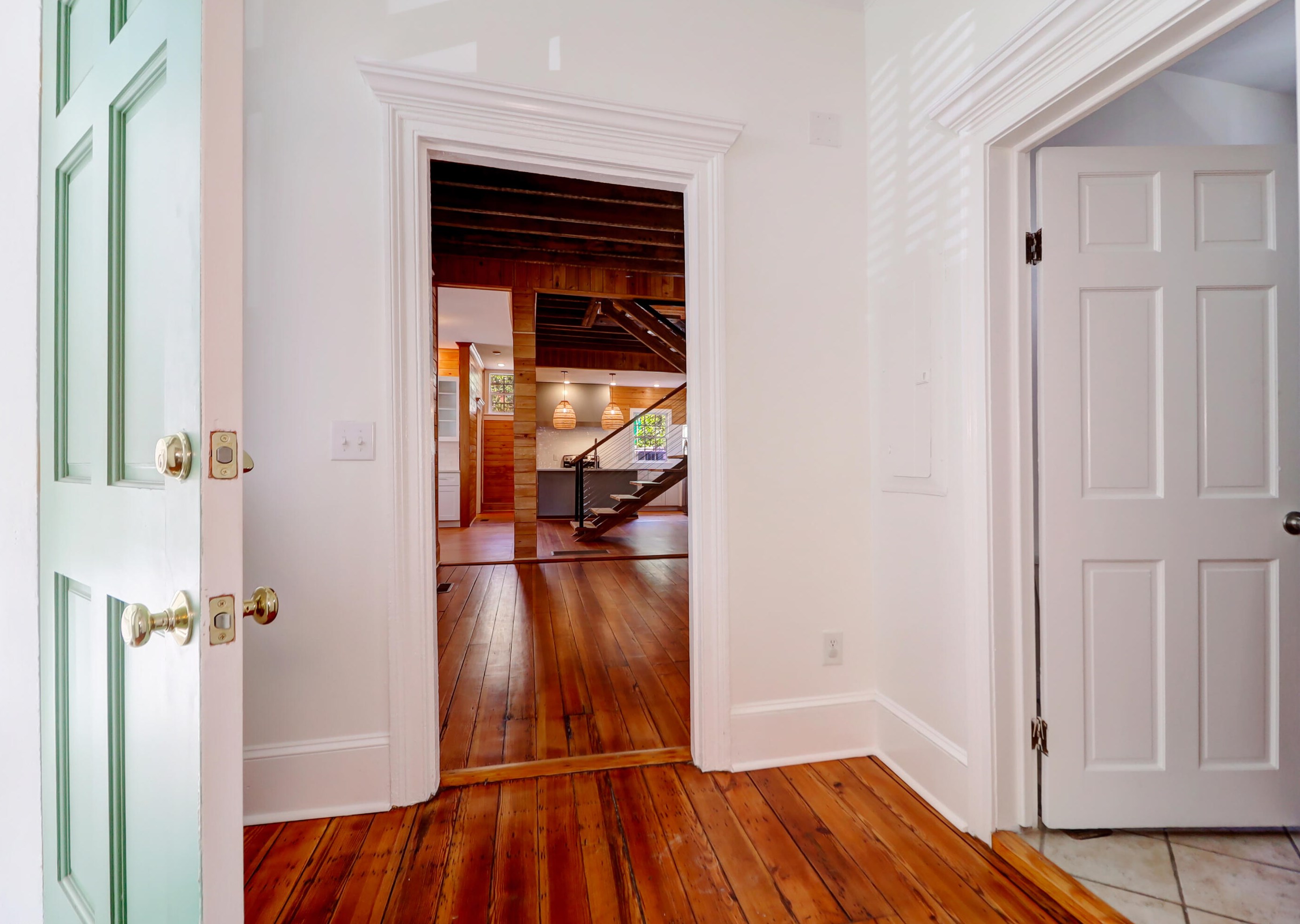 114 Queen St, Charleston SC  29401-2425 exterior