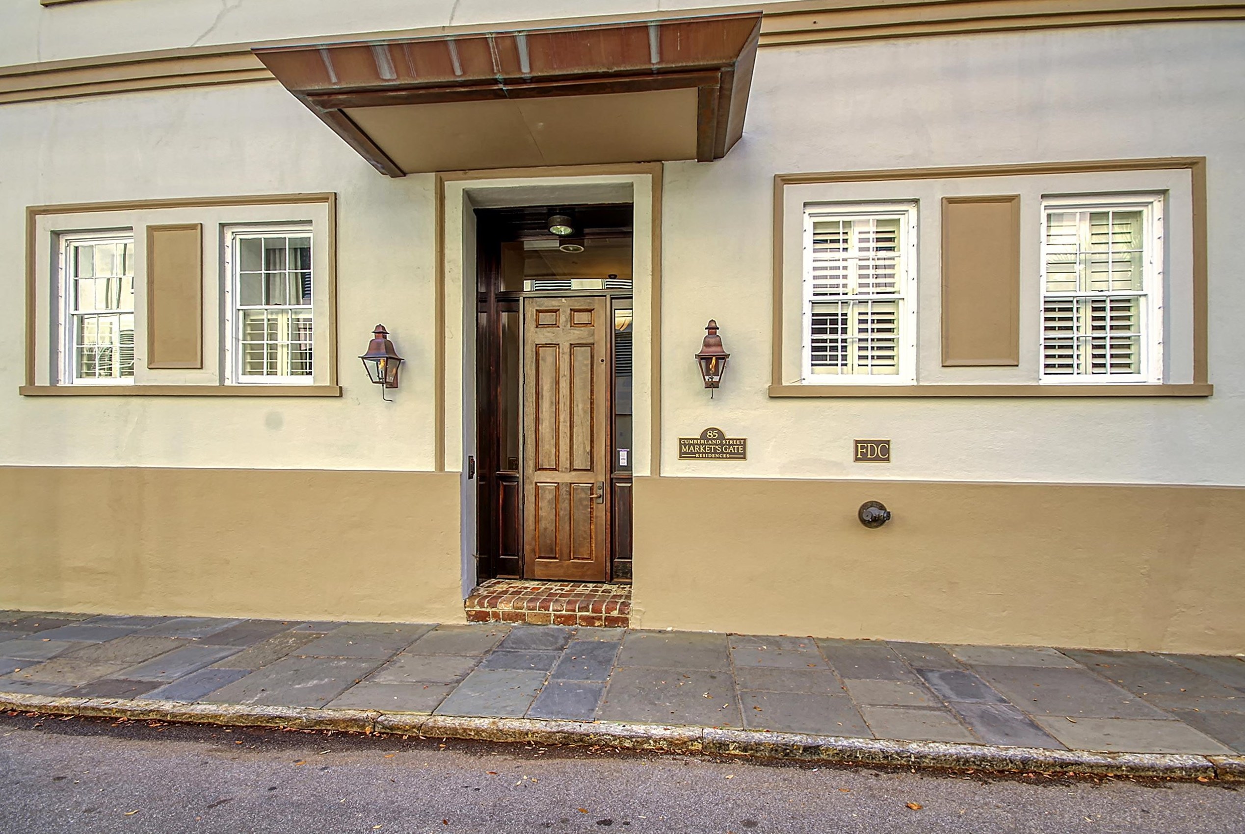 85 Cumberland St, Charleston, SC 29401-3142