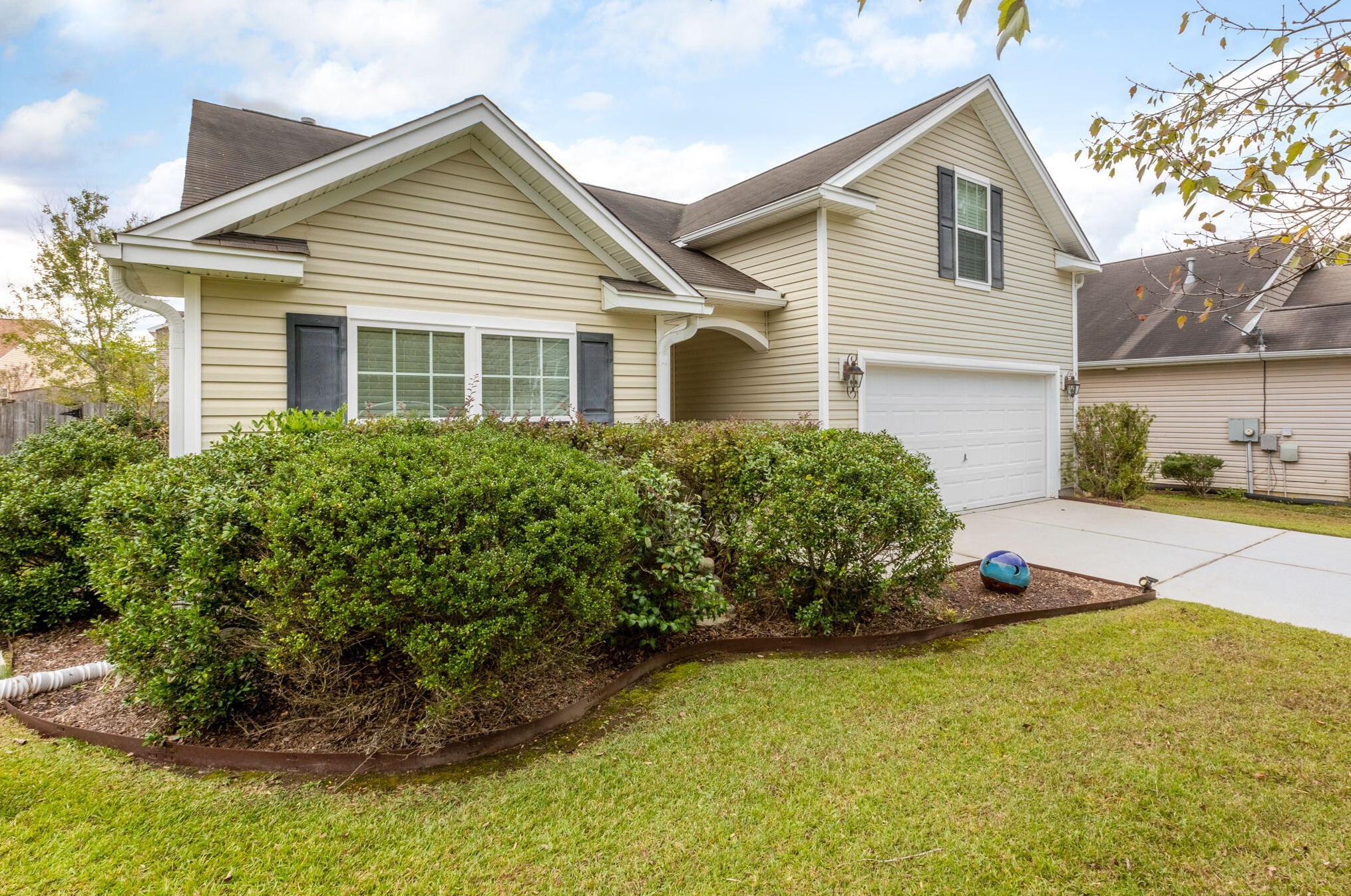 218 Goldfinch Ln, Summerville, SC 29485-4209