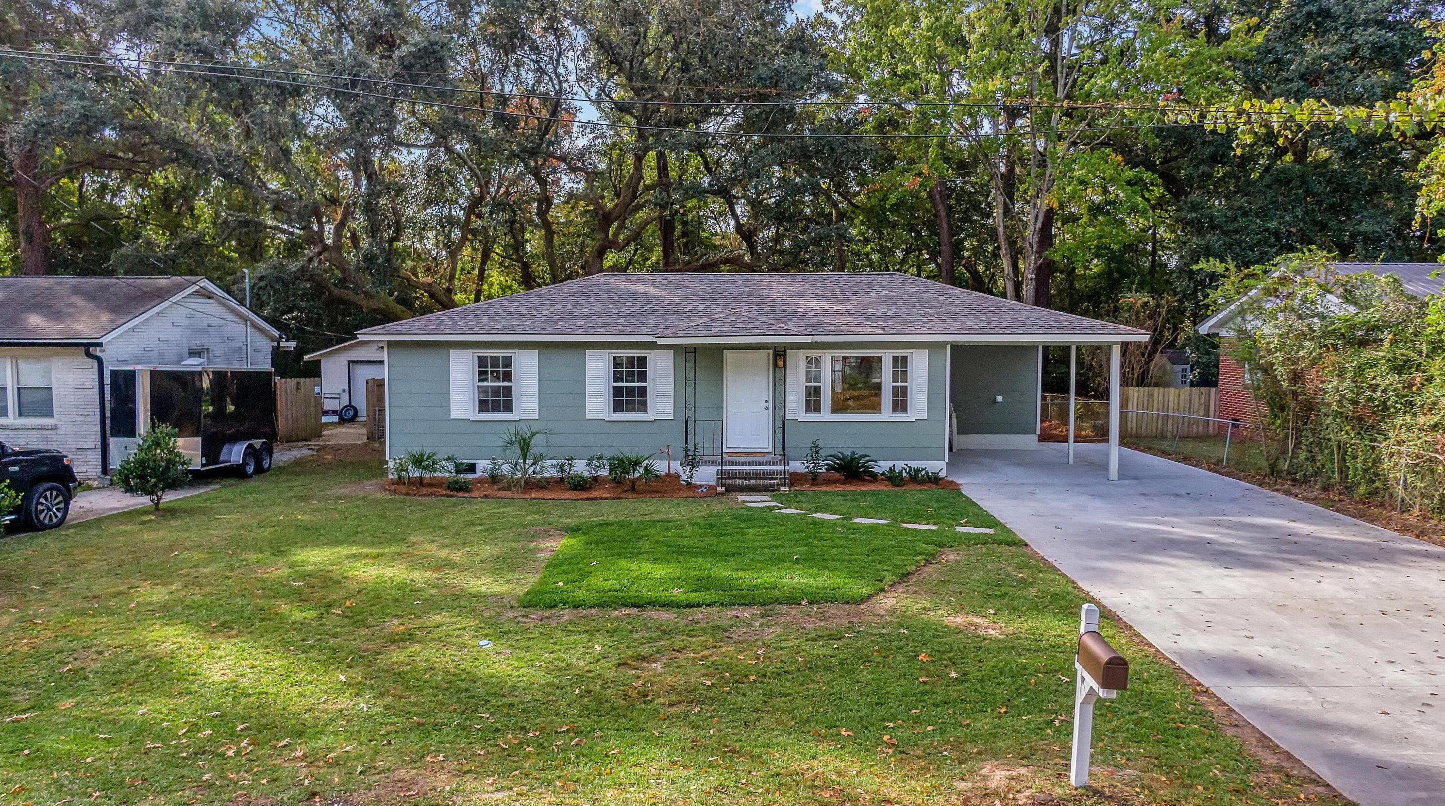 2471 Lantern St, Charleston SC  29414-4819 exterior