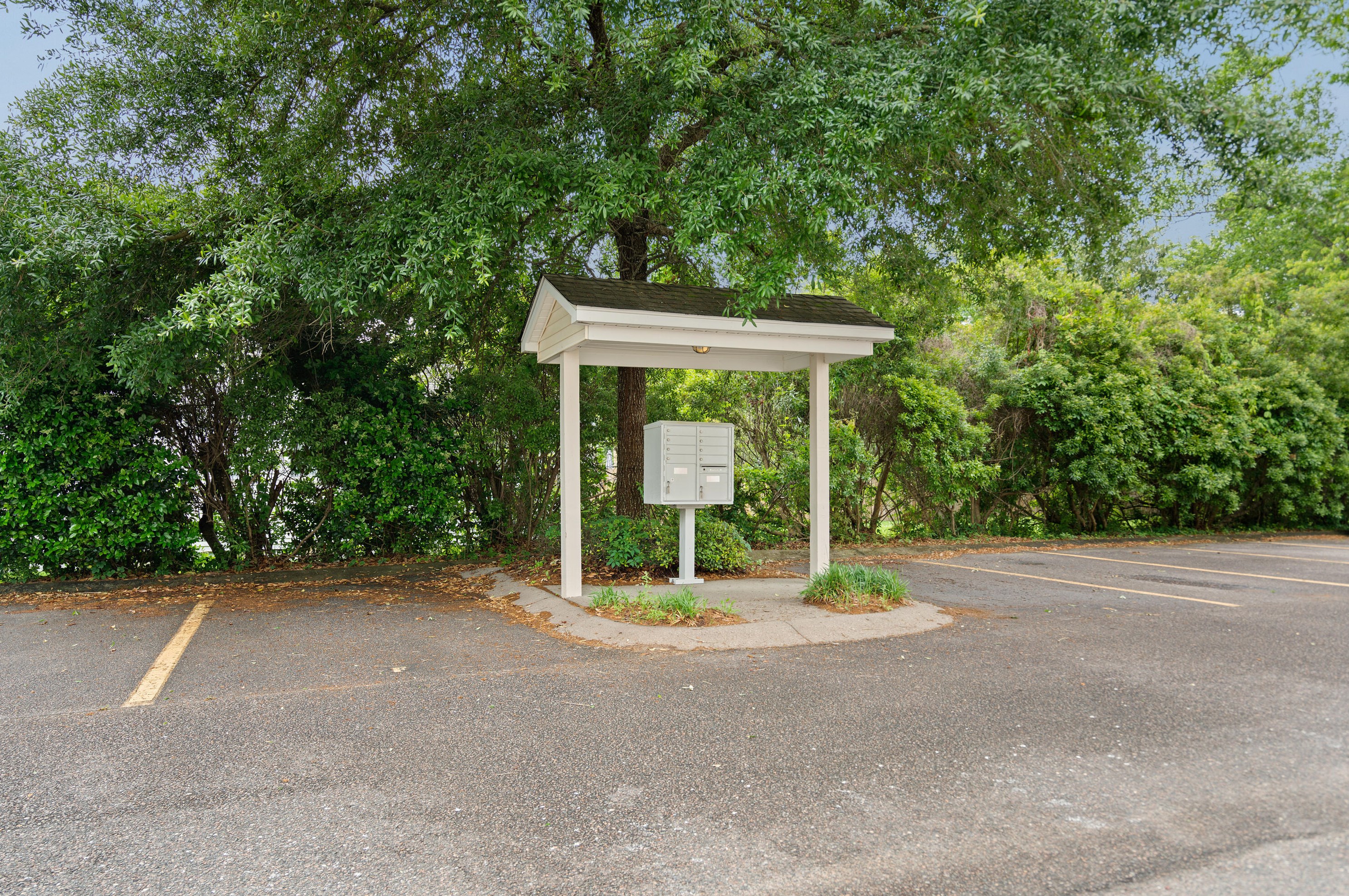 241 Howle Ave, Charleston SC  29412-2416 exterior