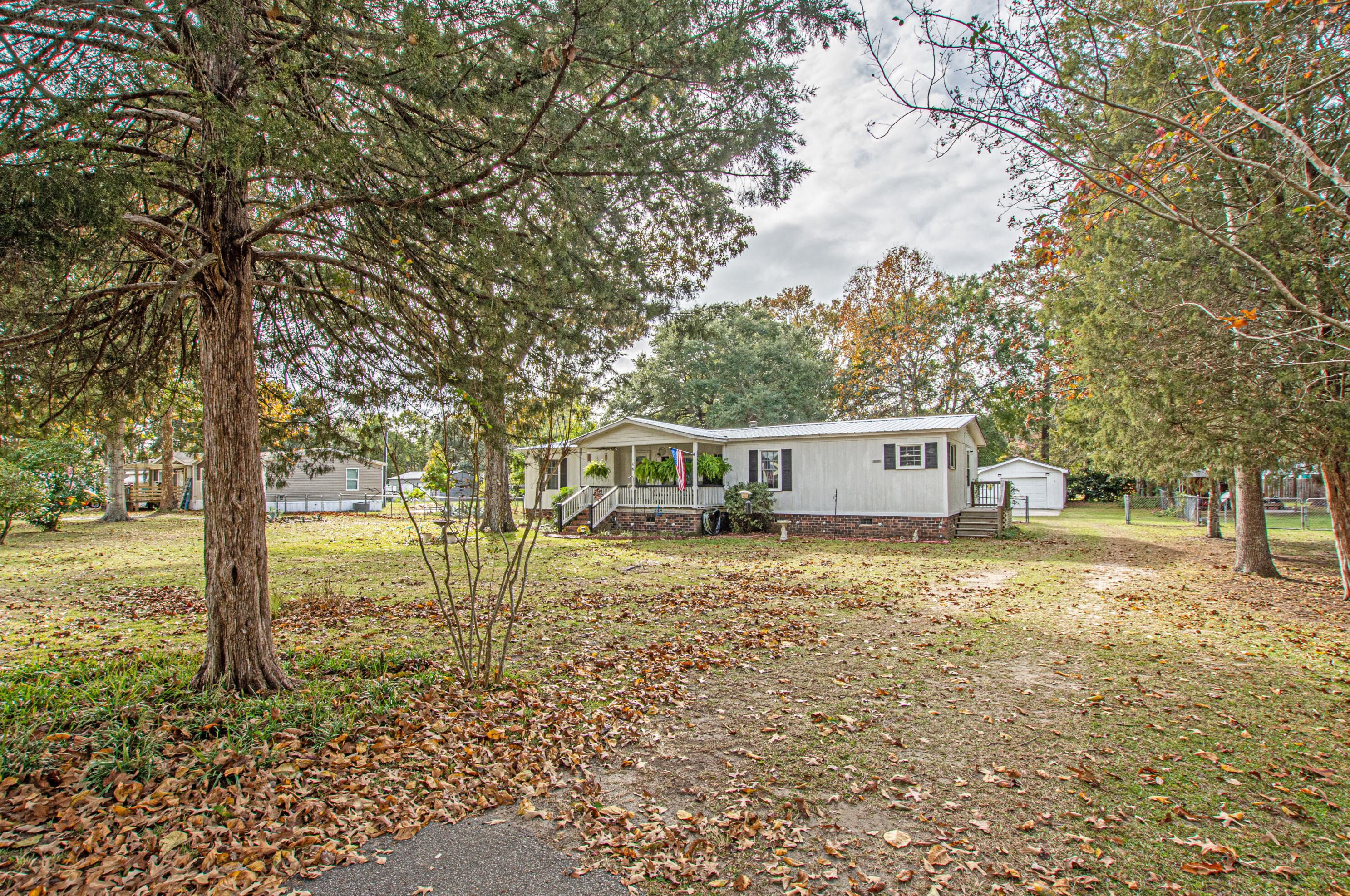 106 Bonneau St, Bonneau, SC 29431-8619
