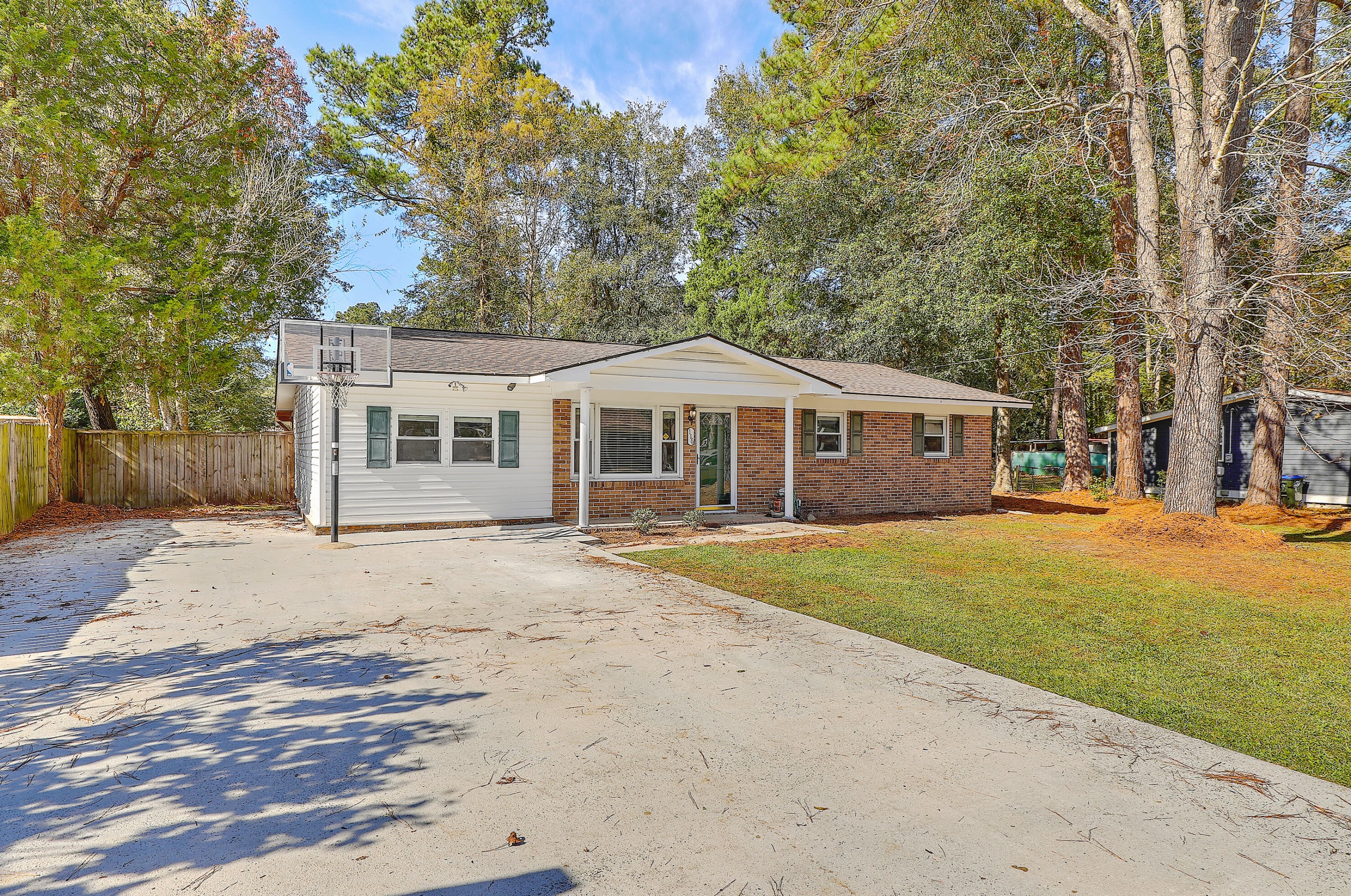 116 Helen Dr, Summerville, SC 29483-4010