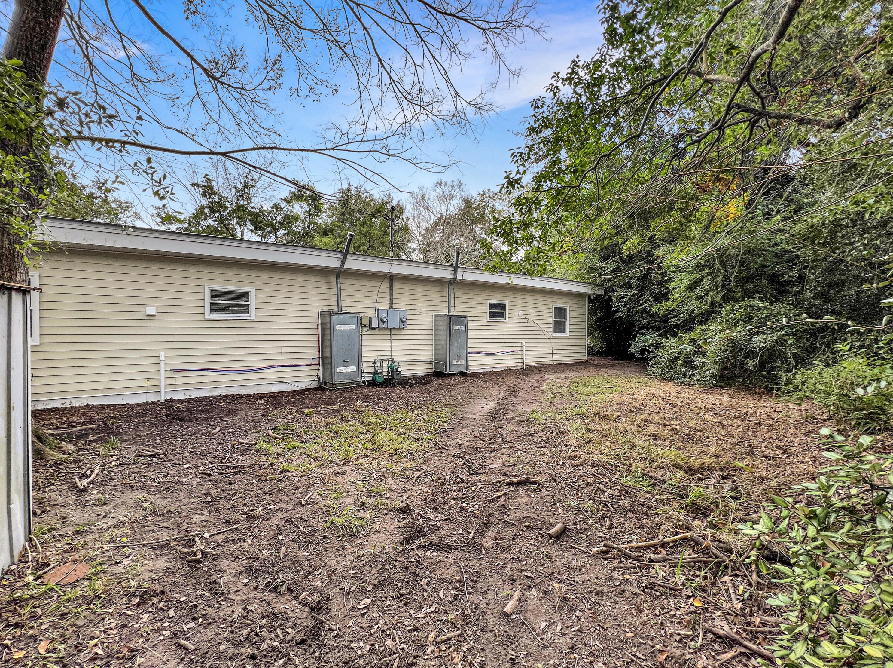 1600 Balsam St, Charleston SC  29407-6261 exterior