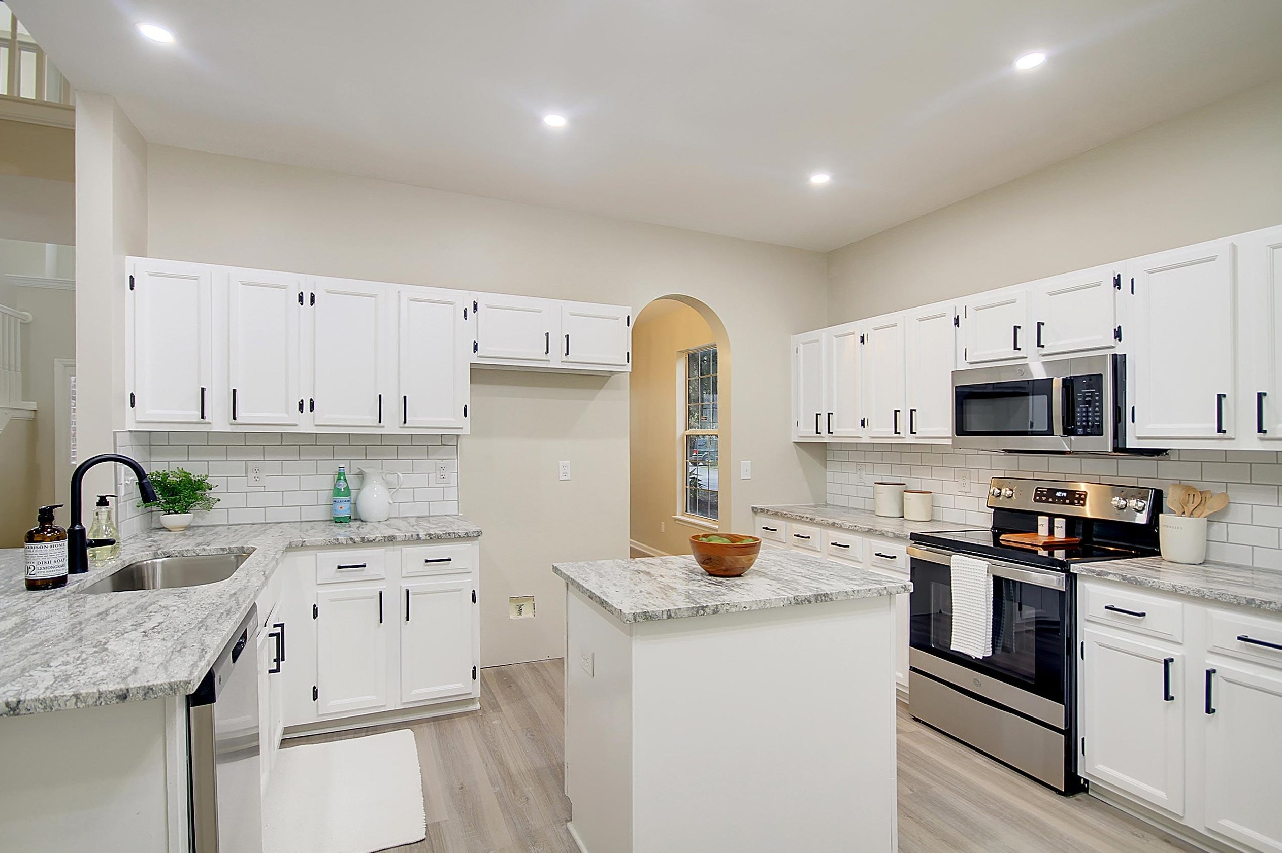 8528 Falling Leaf Ln, Charleston SC  29420-6852 exterior