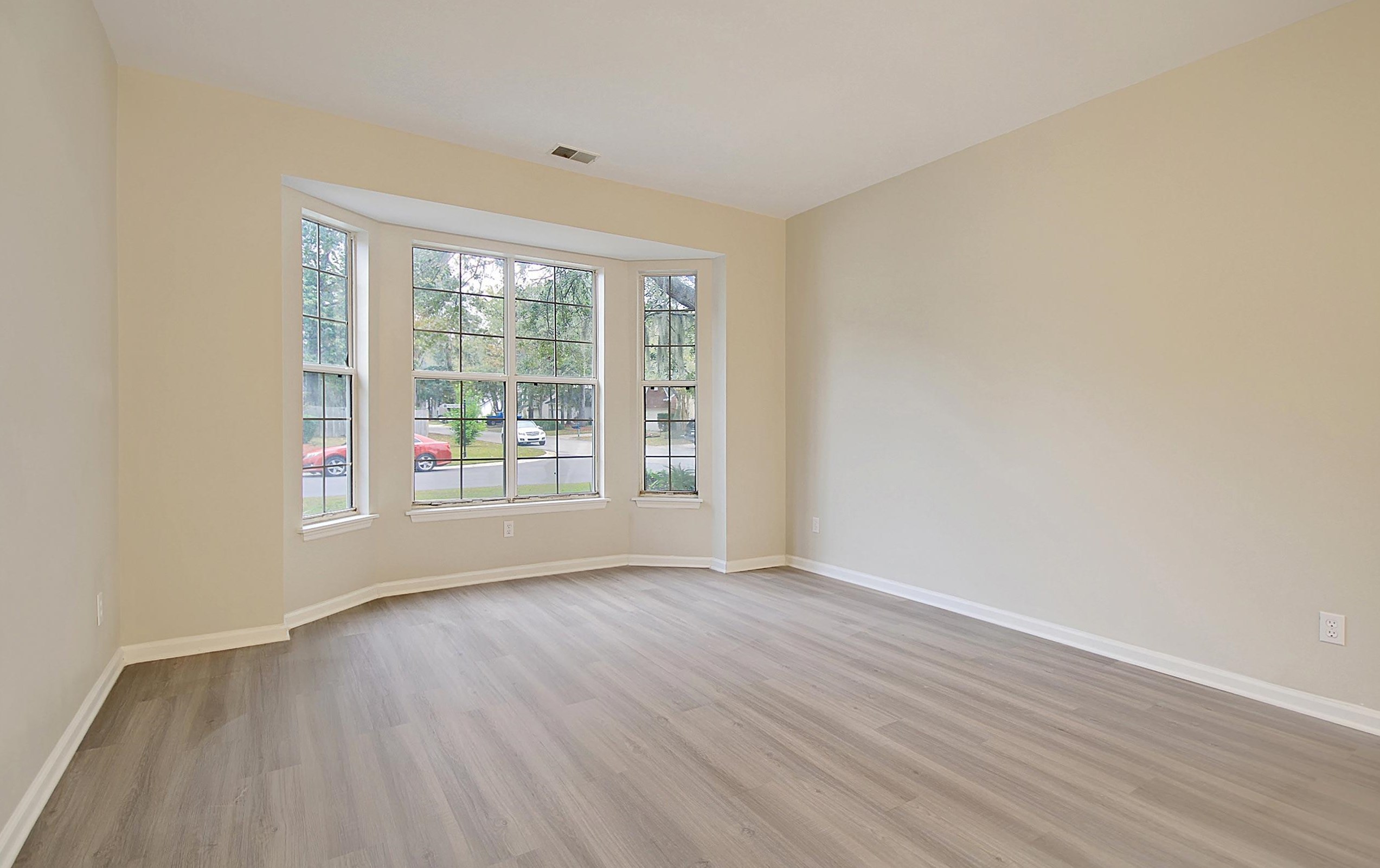 8528 Falling Leaf Ln, Charleston SC  29420-6852 exterior