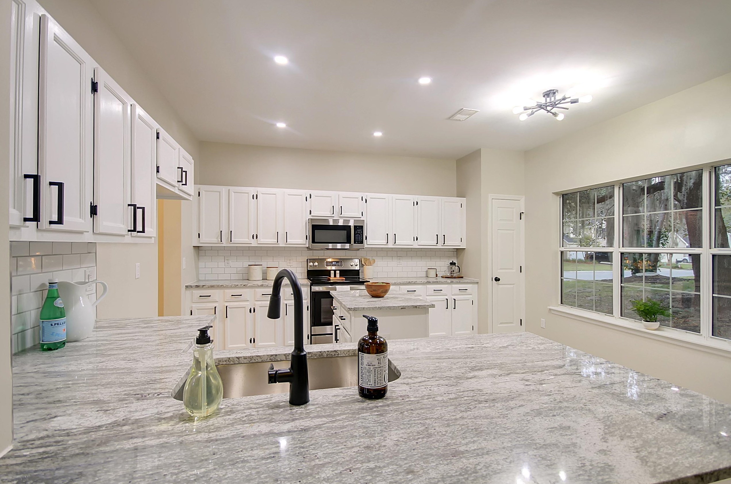 8528 Falling Leaf Ln, Charleston SC  29420-6852 exterior