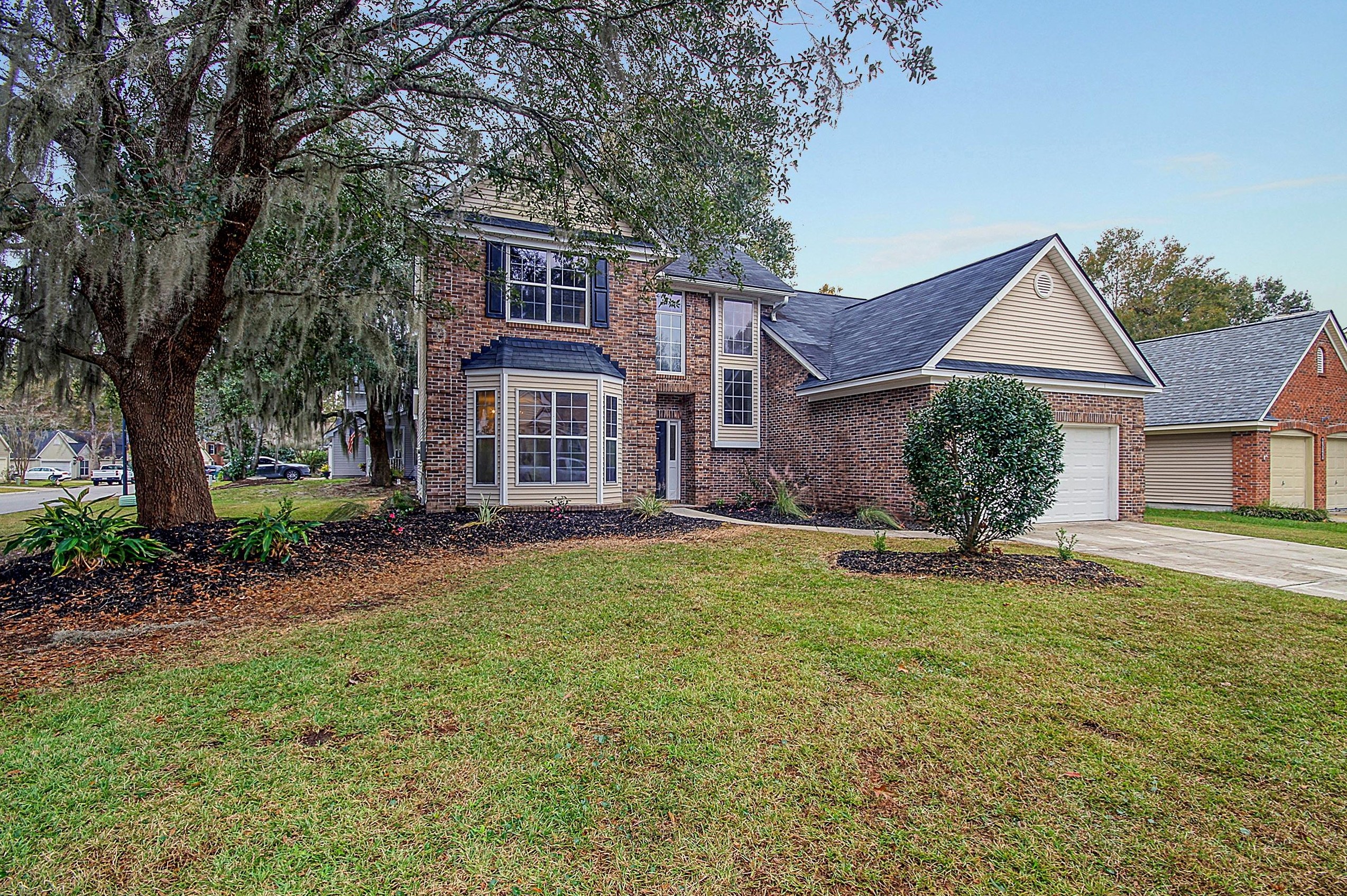 8528 Falling Leaf Ln, Charleston SC  29420-6852 exterior