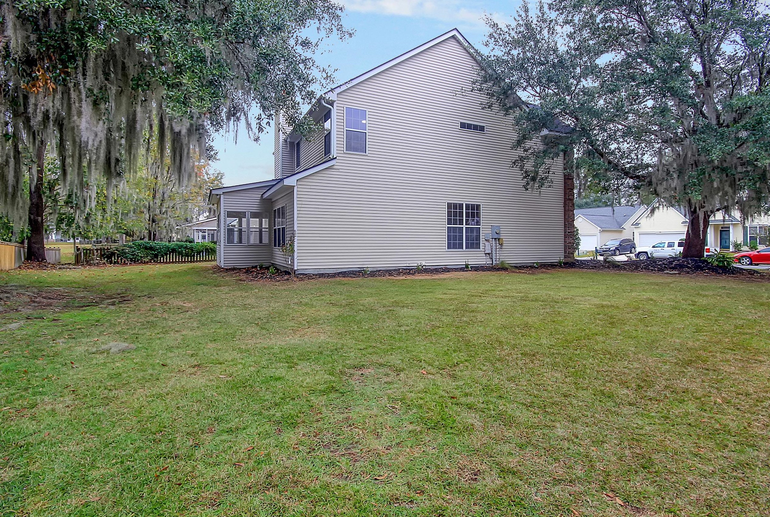 8528 Falling Leaf Ln, Charleston SC  29420-6852 exterior
