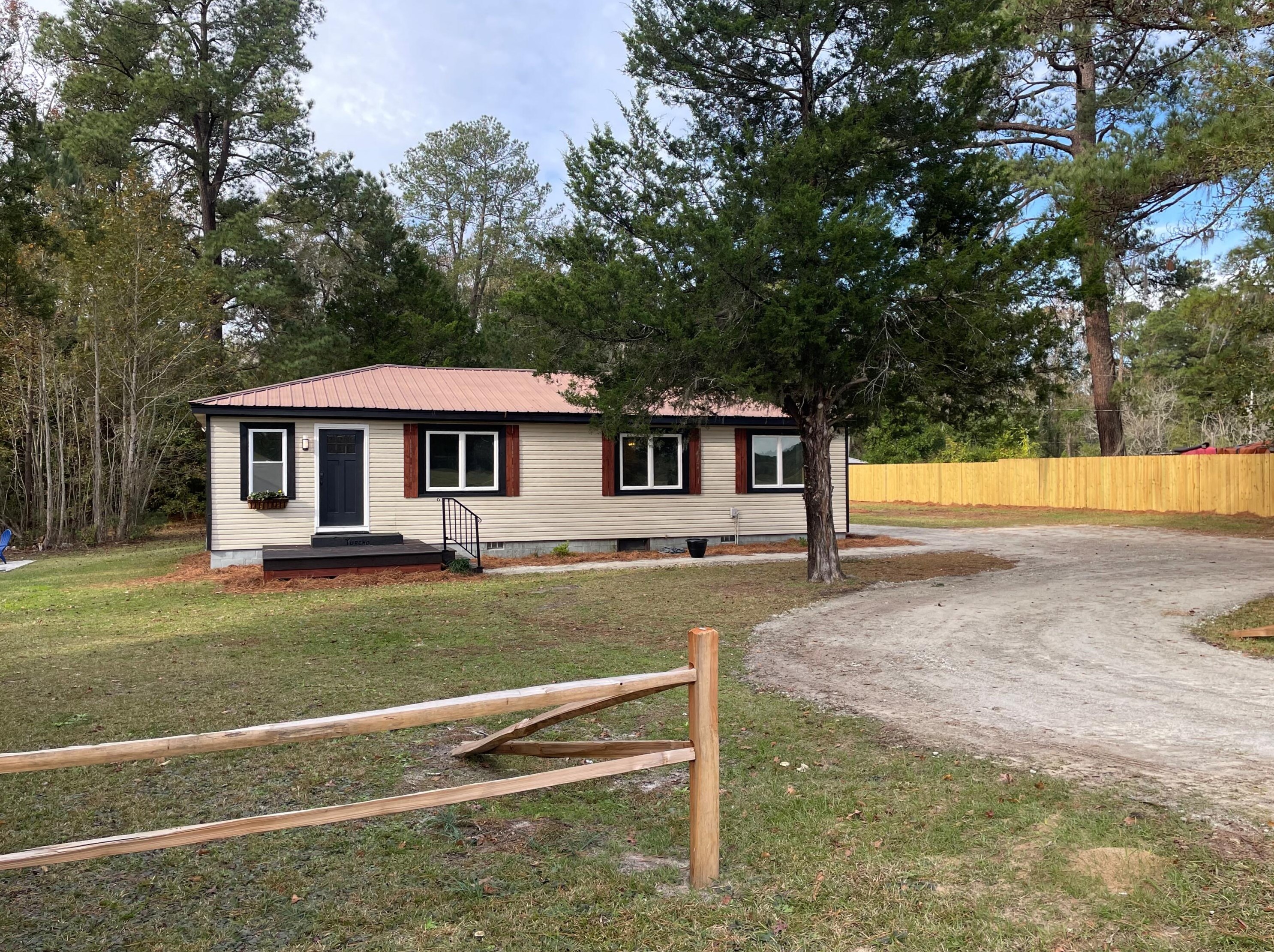 1371 Mount Carmel Rd, Walterboro SC  29488-6309 exterior