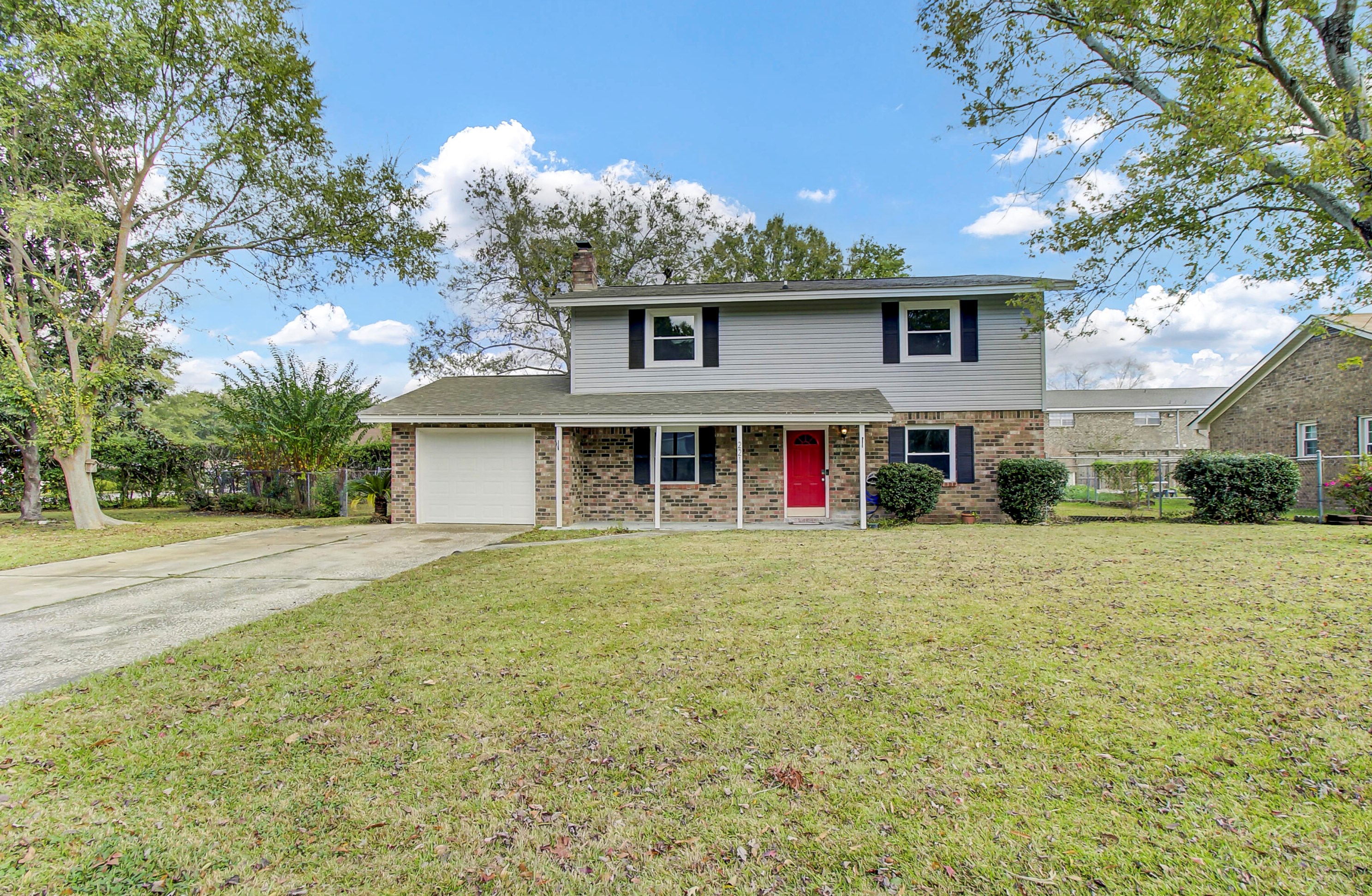 221 Horseshoe Dr, Charleston, SC 29445-4608