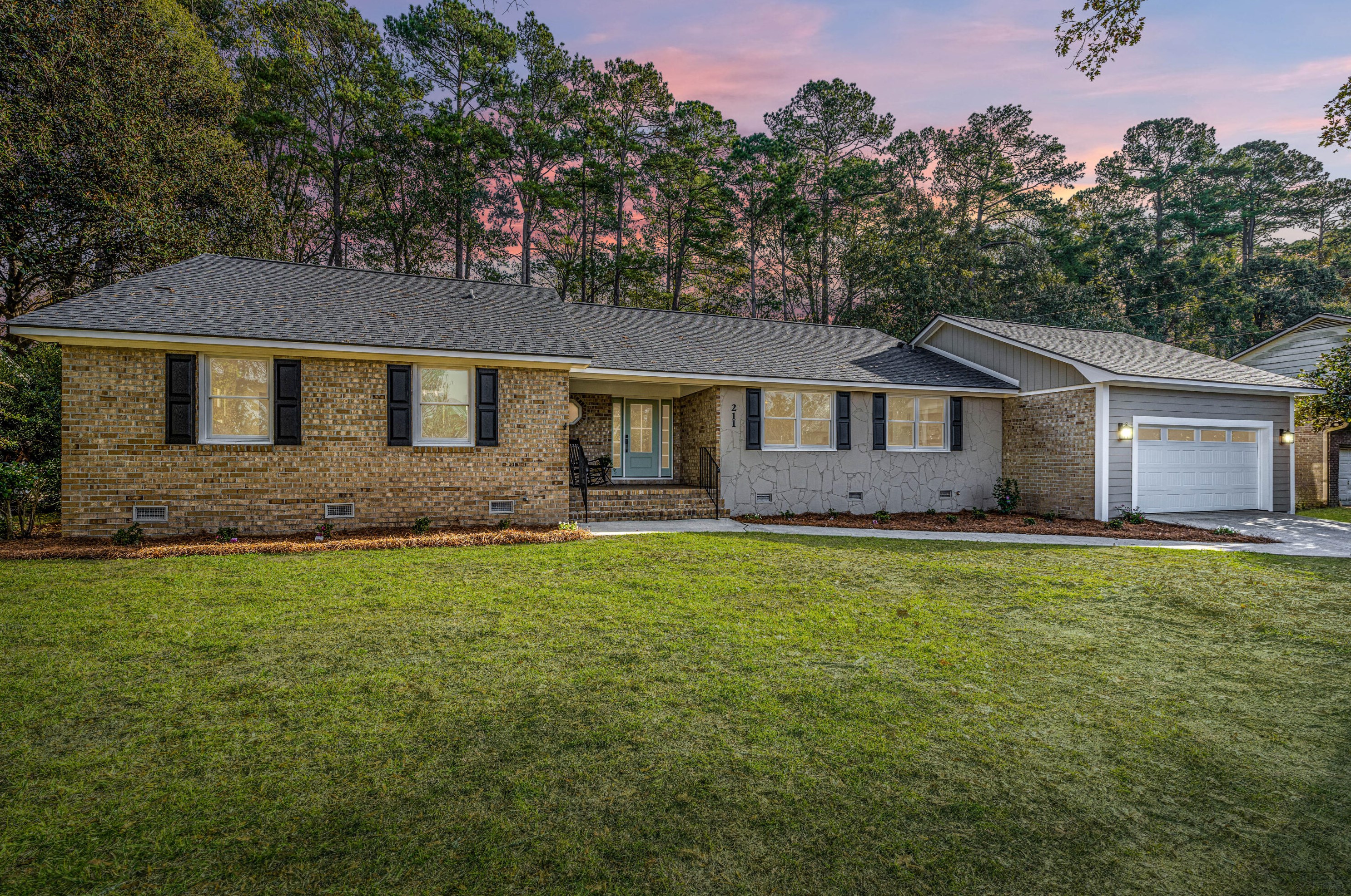211 Shaftesbury Ln, Summerville, SC 29485-8522