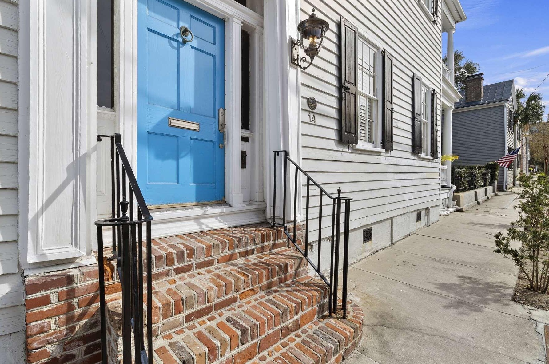 14 Gadsden St, Charleston SC  29401-1274 exterior