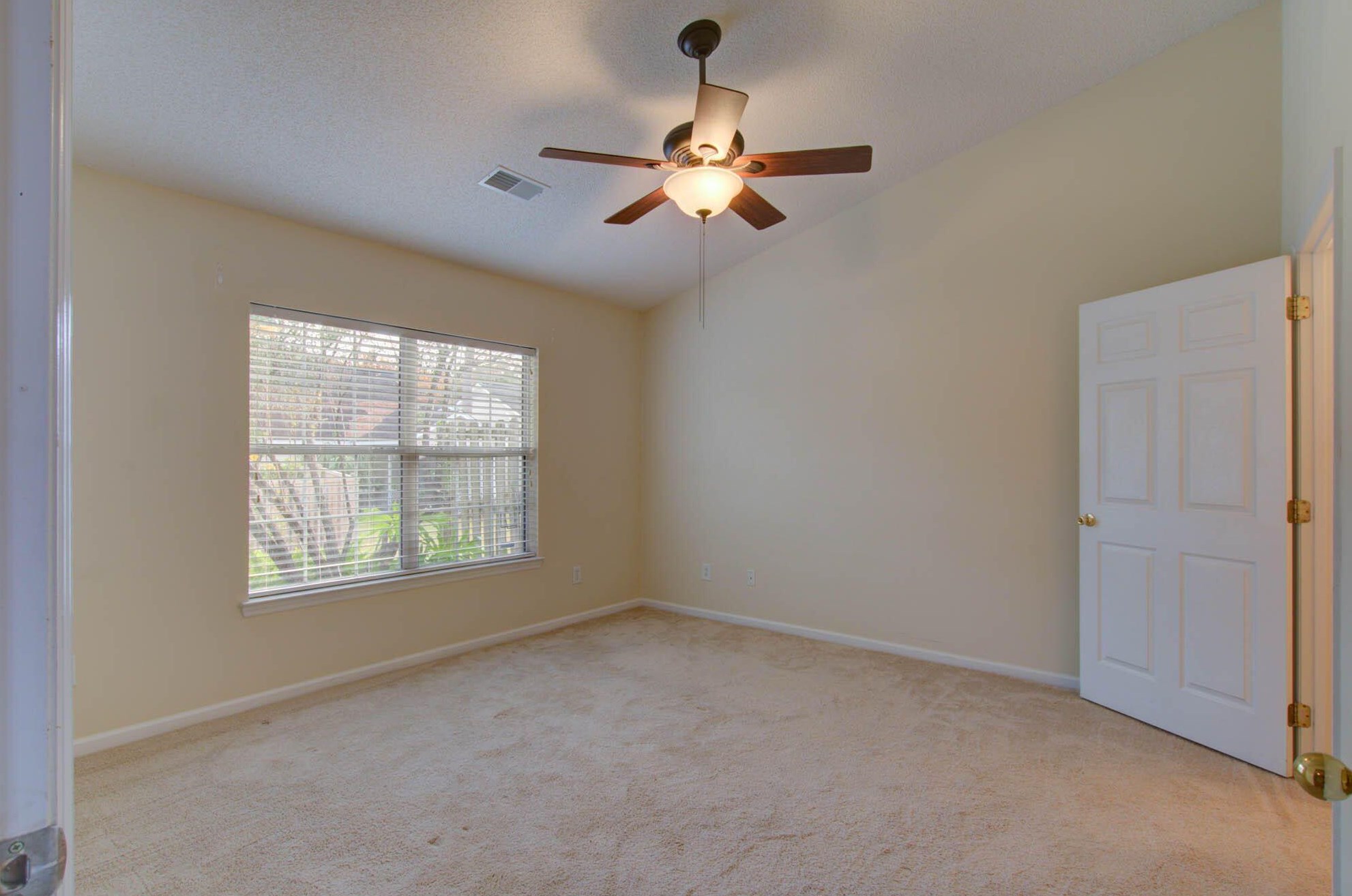 7329 Suncatcher Dr, Charleston SC  29410-8404 exterior