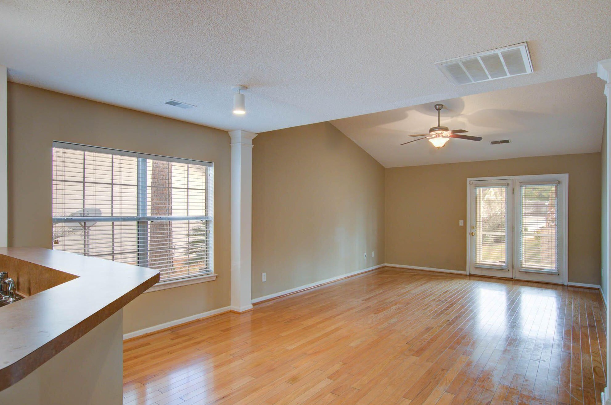 7329 Suncatcher Dr, Charleston SC  29410-8404 exterior