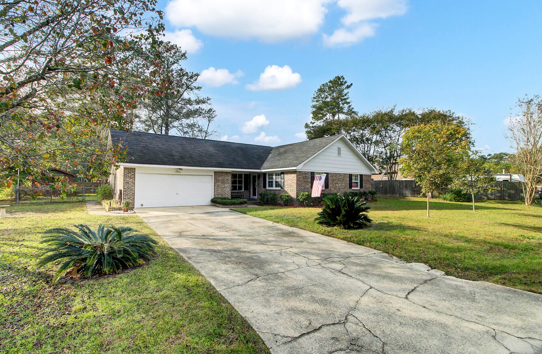 102 Swan Dr, Summerville, SC 29485-6309